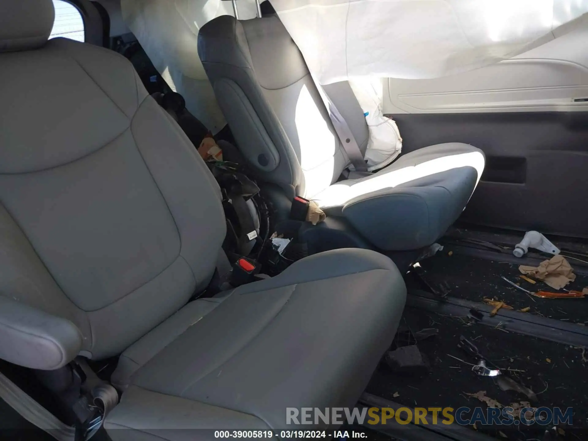 8 Photograph of a damaged car 5TDYRKEC2MS070285 TOYOTA SIENNA 2021