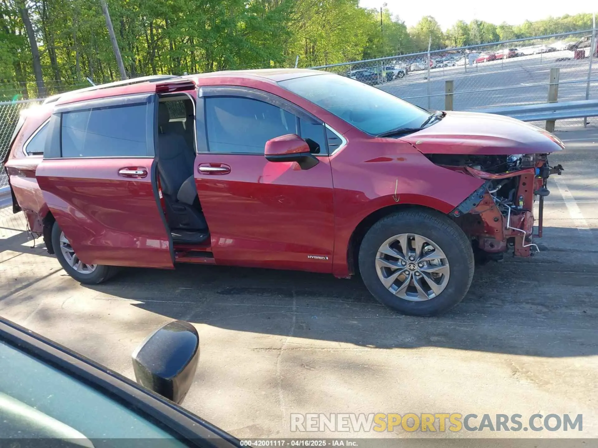 13 Photograph of a damaged car 5TDYRKEC3MS024450 TOYOTA SIENNA 2021