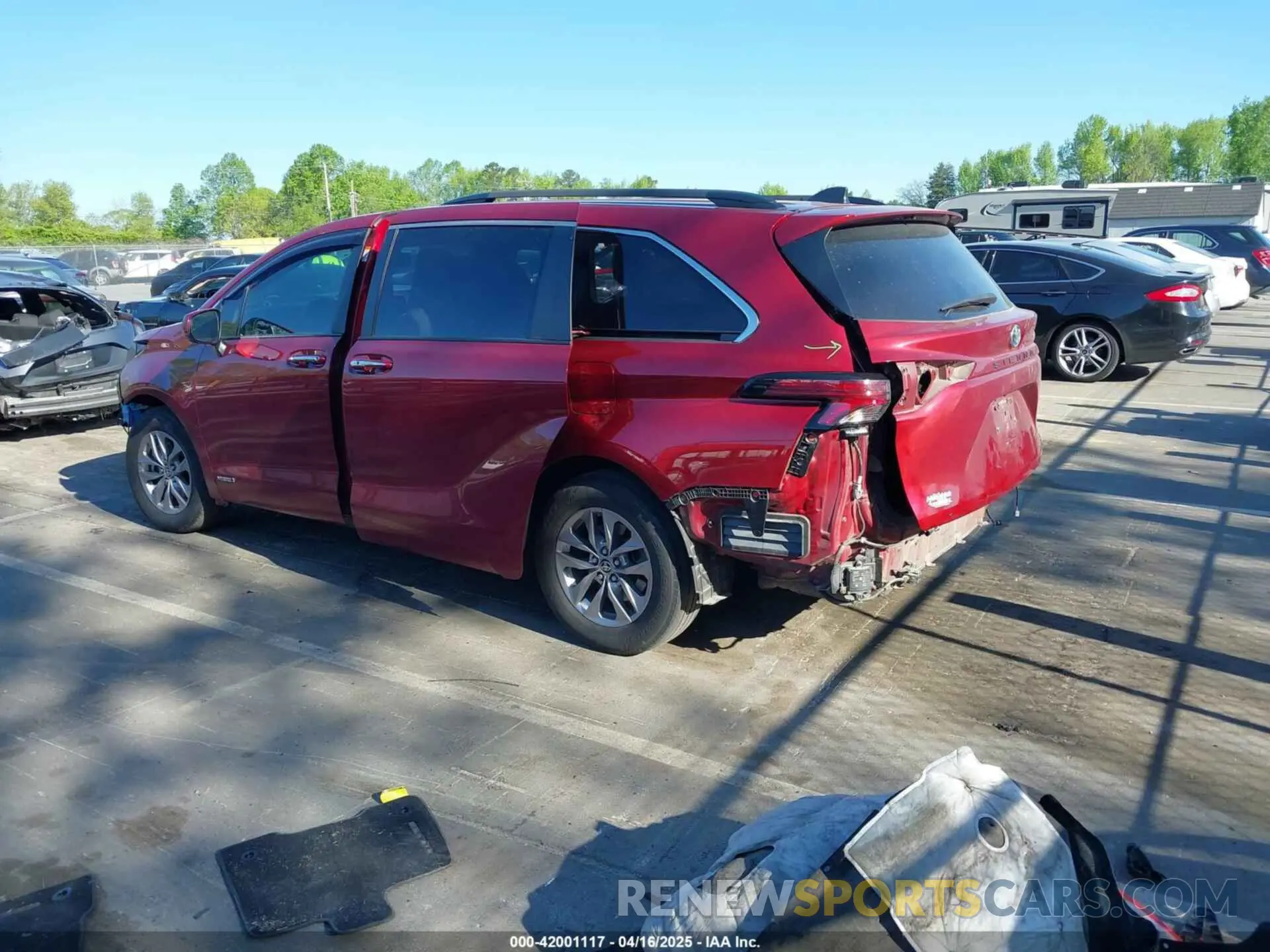 3 Photograph of a damaged car 5TDYRKEC3MS024450 TOYOTA SIENNA 2021