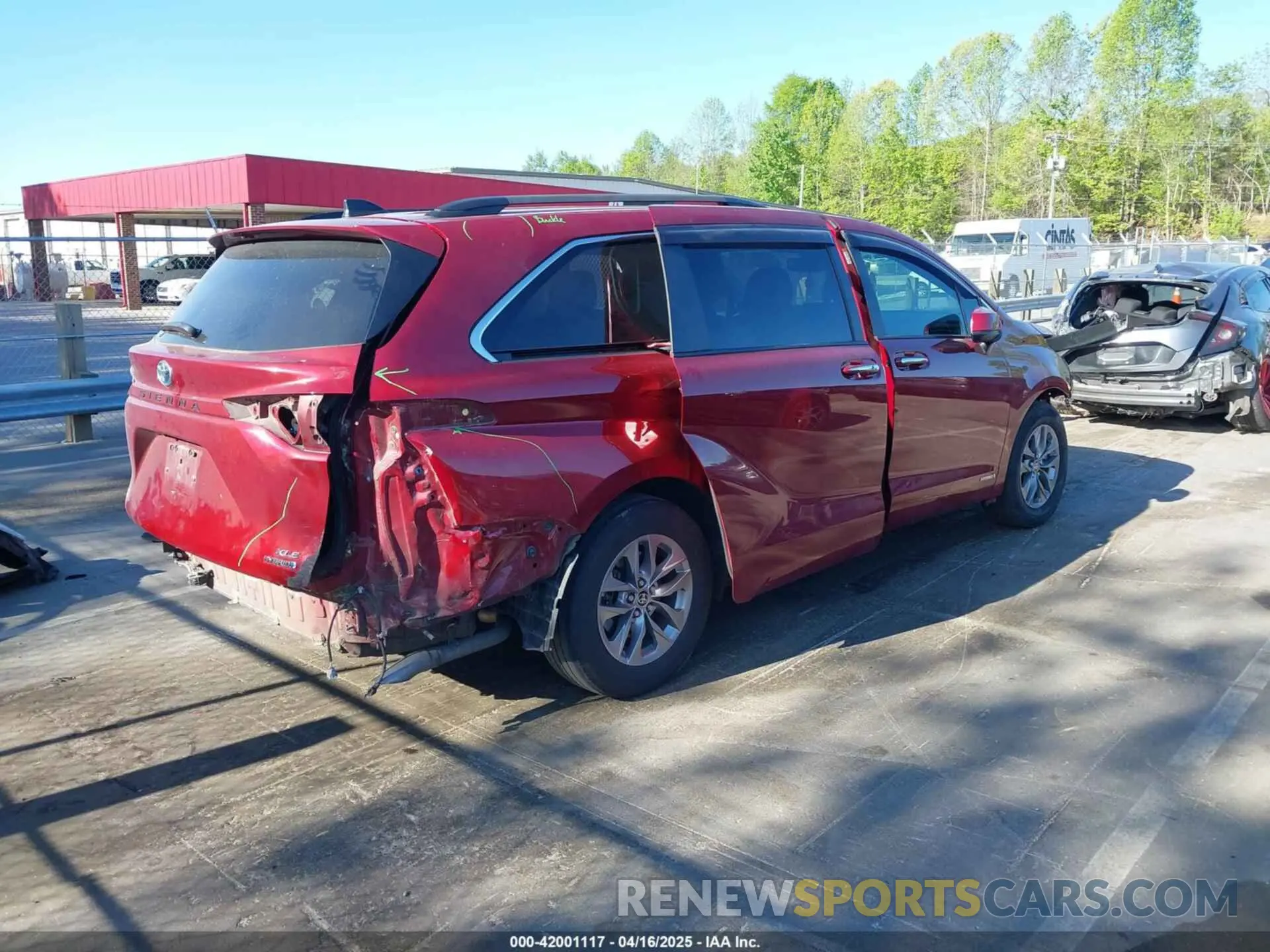 4 Photograph of a damaged car 5TDYRKEC3MS024450 TOYOTA SIENNA 2021
