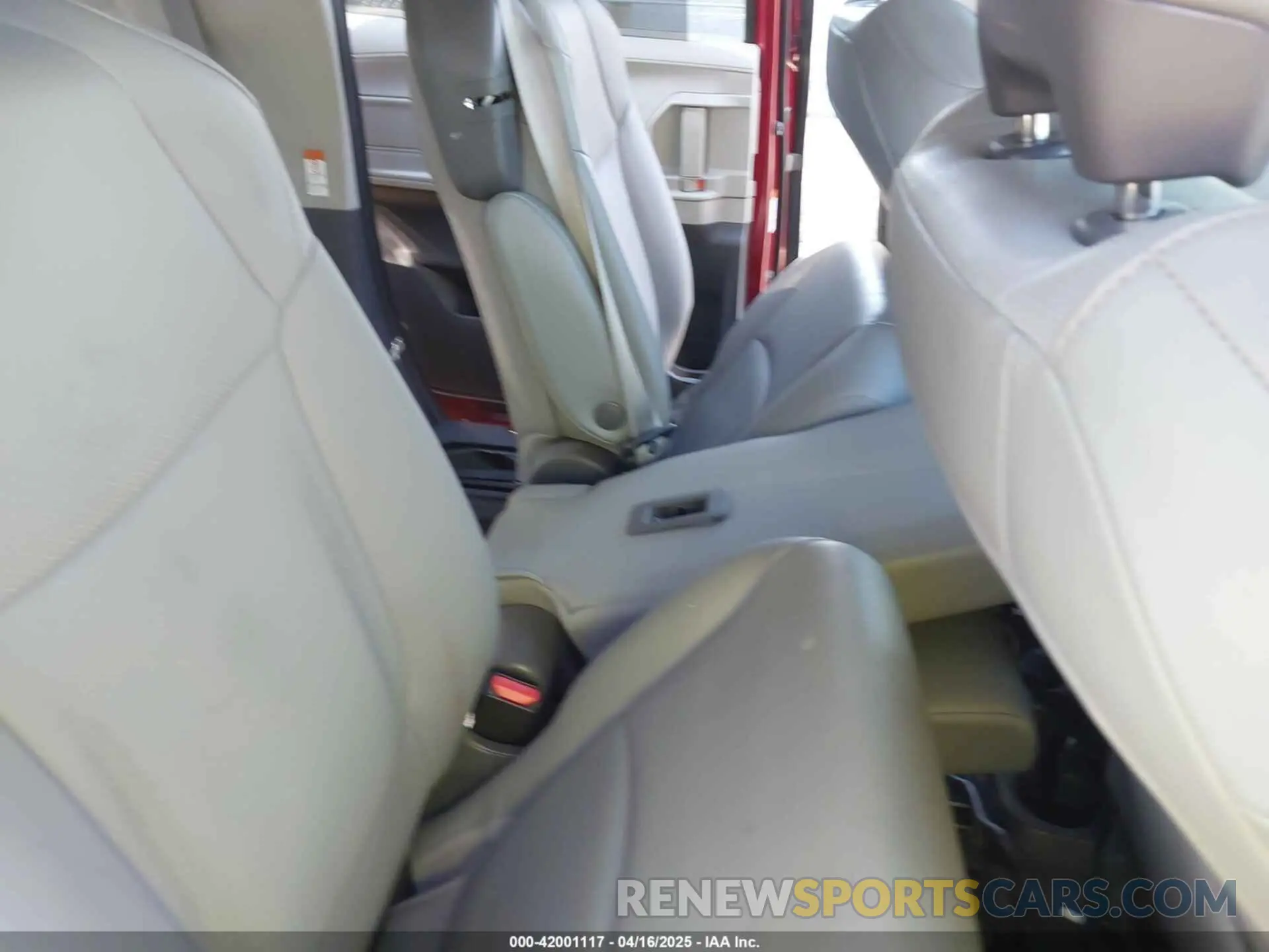 8 Photograph of a damaged car 5TDYRKEC3MS024450 TOYOTA SIENNA 2021