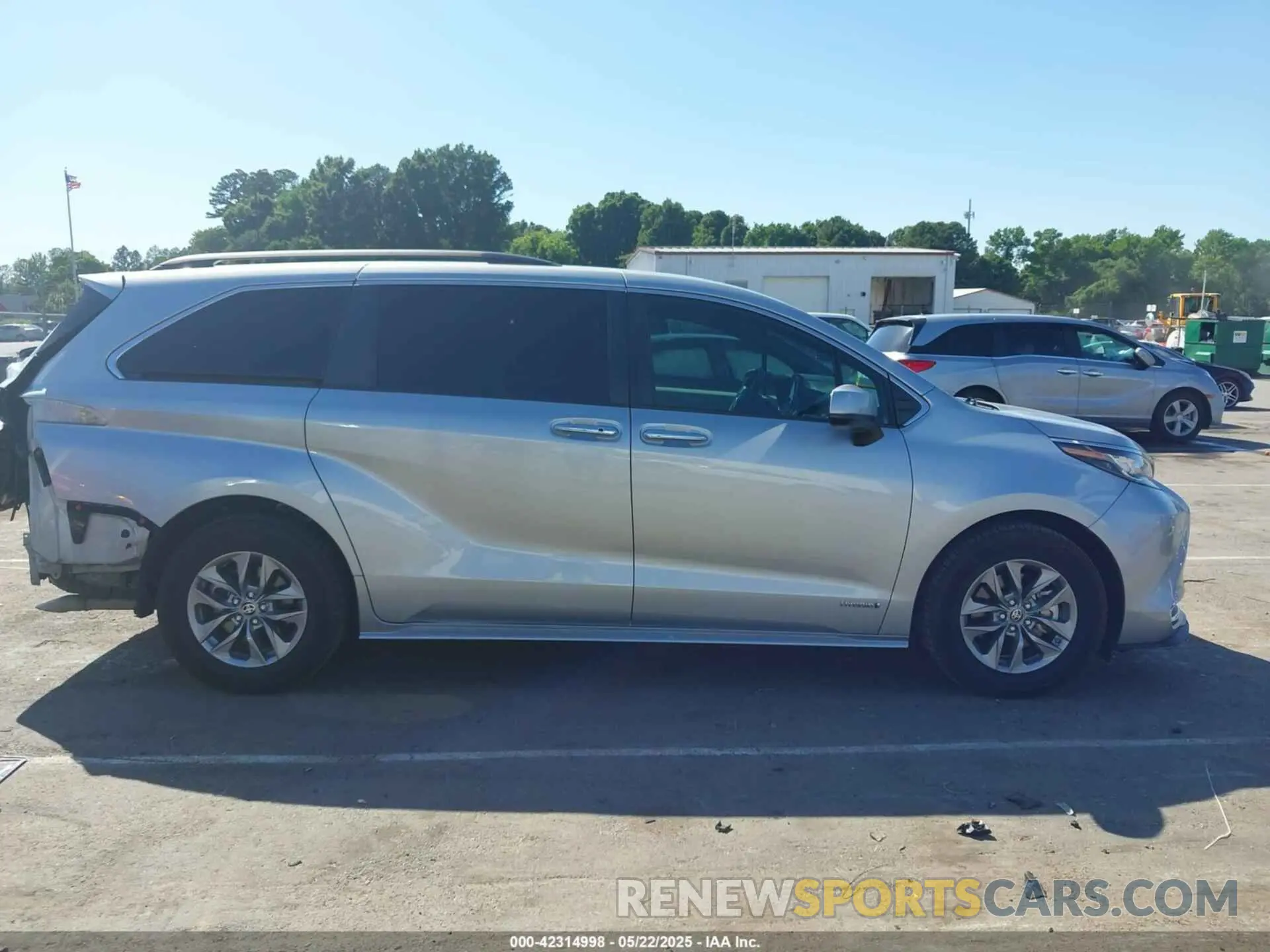 14 Photograph of a damaged car 5TDYRKEC3MS026473 TOYOTA SIENNA 2021