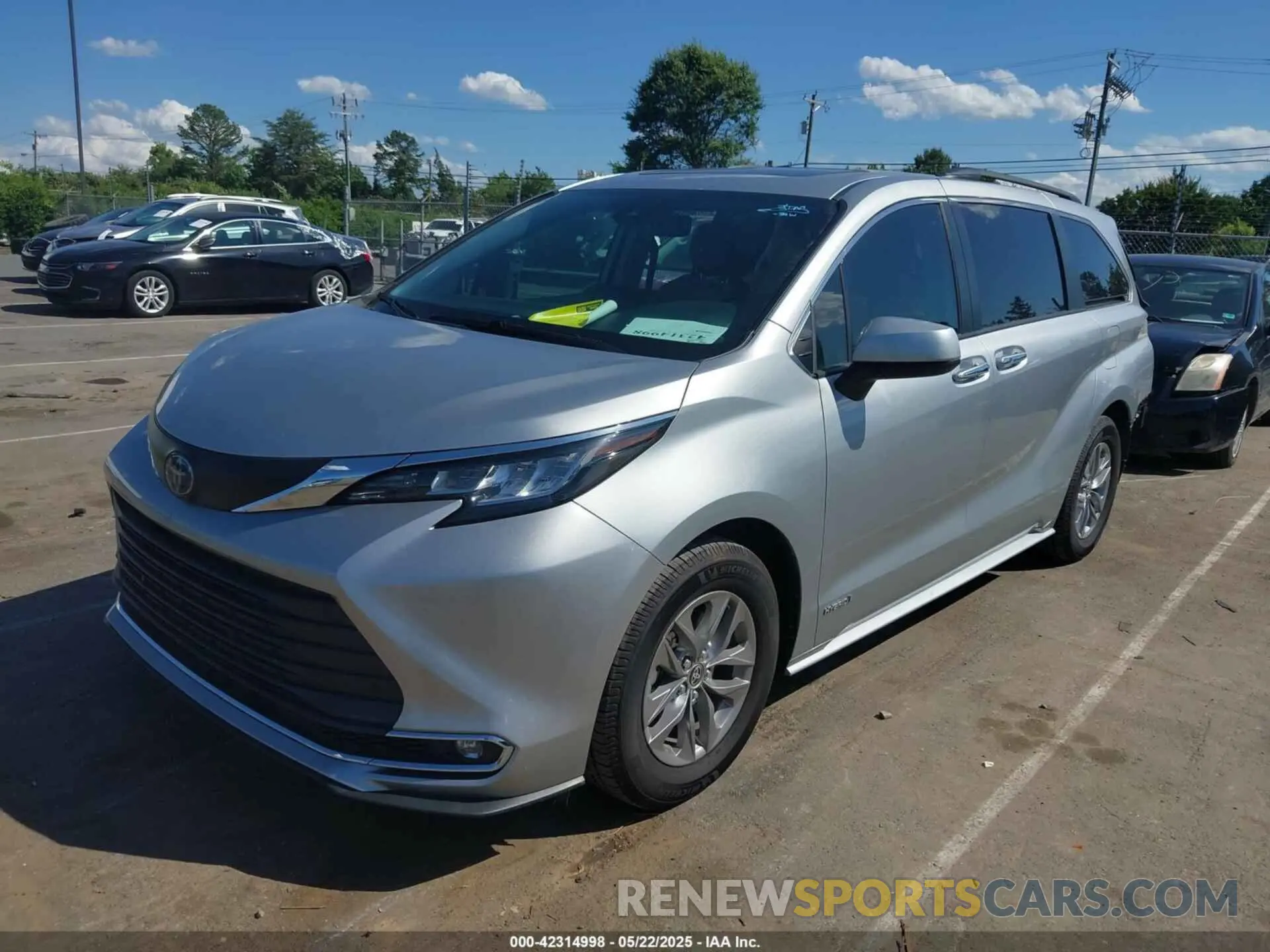 2 Photograph of a damaged car 5TDYRKEC3MS026473 TOYOTA SIENNA 2021