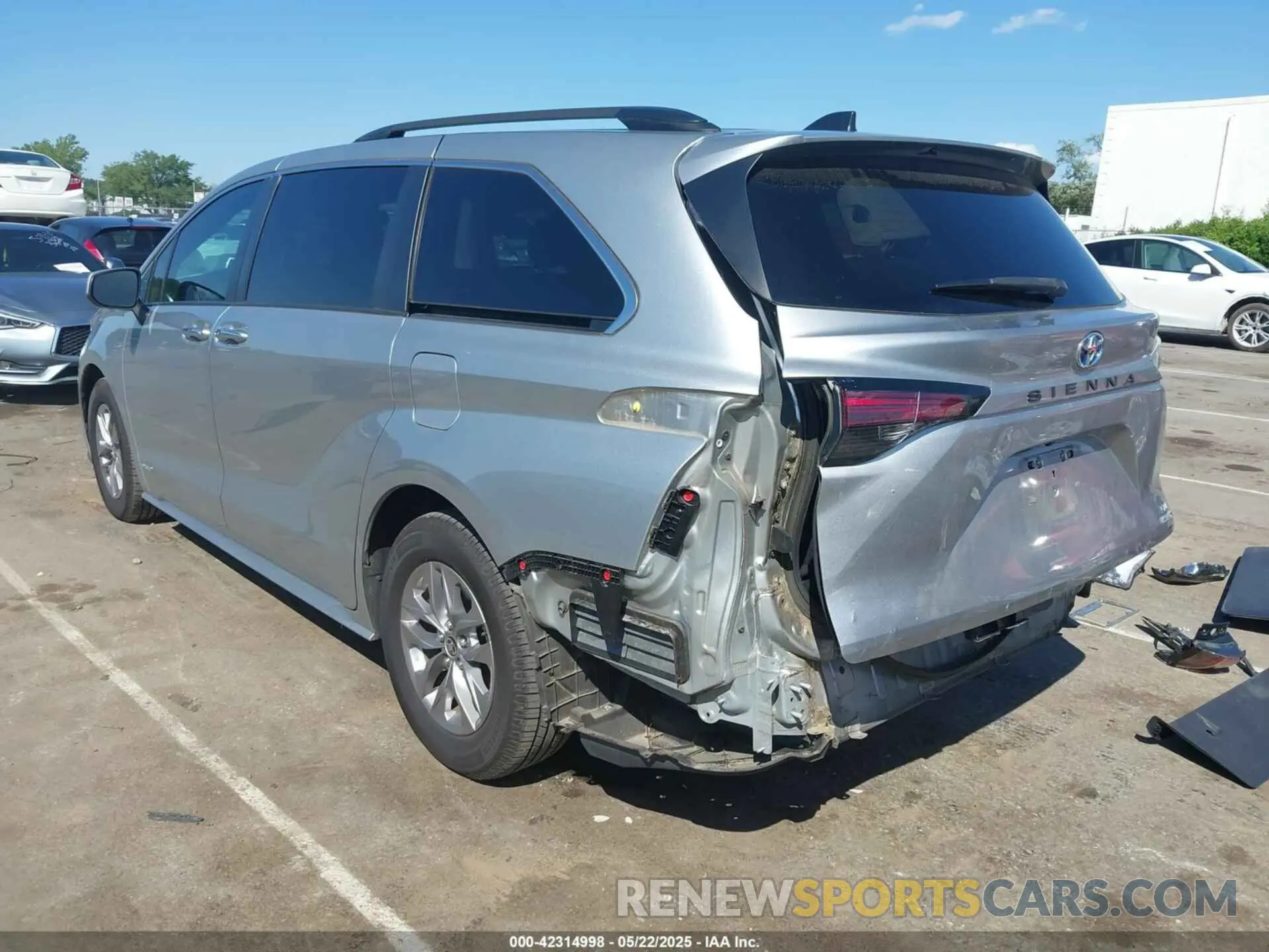 3 Photograph of a damaged car 5TDYRKEC3MS026473 TOYOTA SIENNA 2021