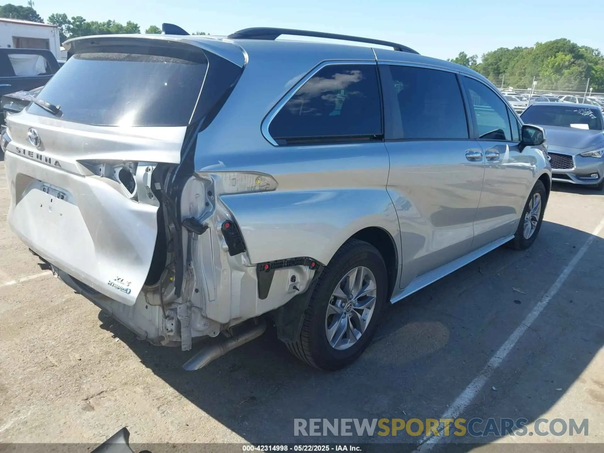 4 Photograph of a damaged car 5TDYRKEC3MS026473 TOYOTA SIENNA 2021