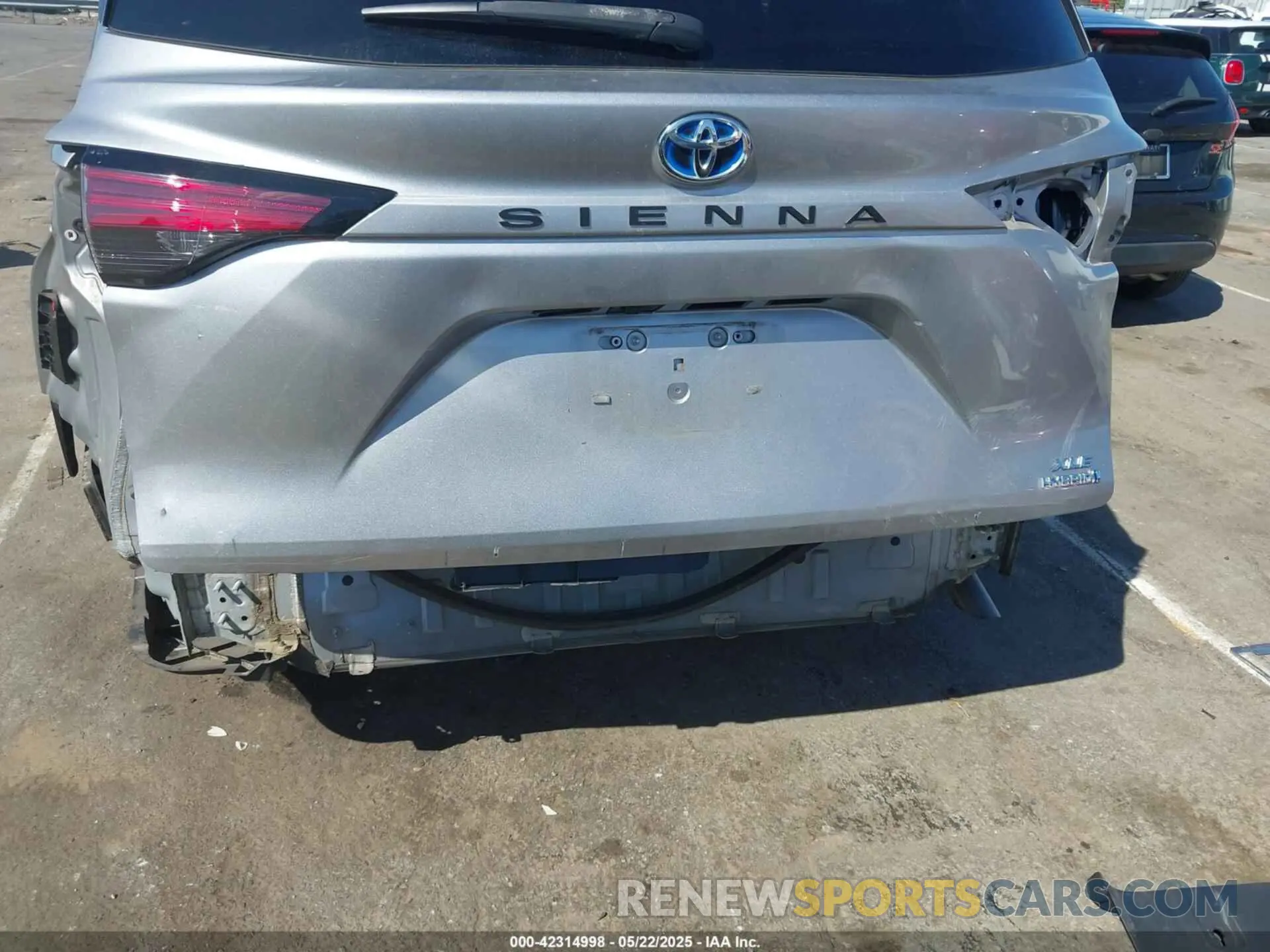 6 Photograph of a damaged car 5TDYRKEC3MS026473 TOYOTA SIENNA 2021