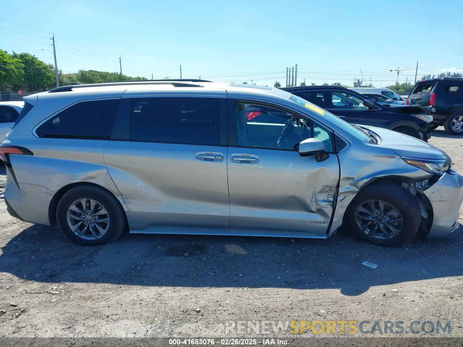 13 Photograph of a damaged car 5TDYRKEC3MS071400 TOYOTA SIENNA 2021