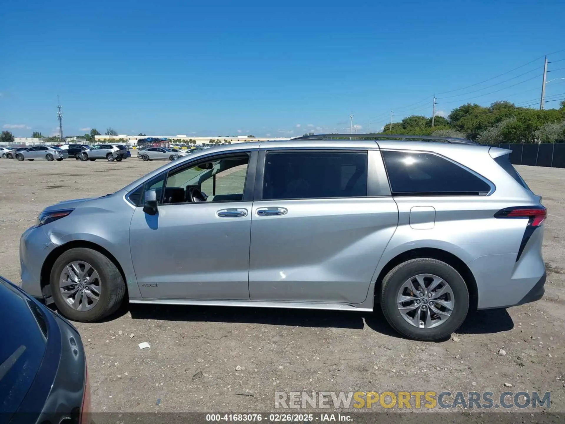 14 Photograph of a damaged car 5TDYRKEC3MS071400 TOYOTA SIENNA 2021