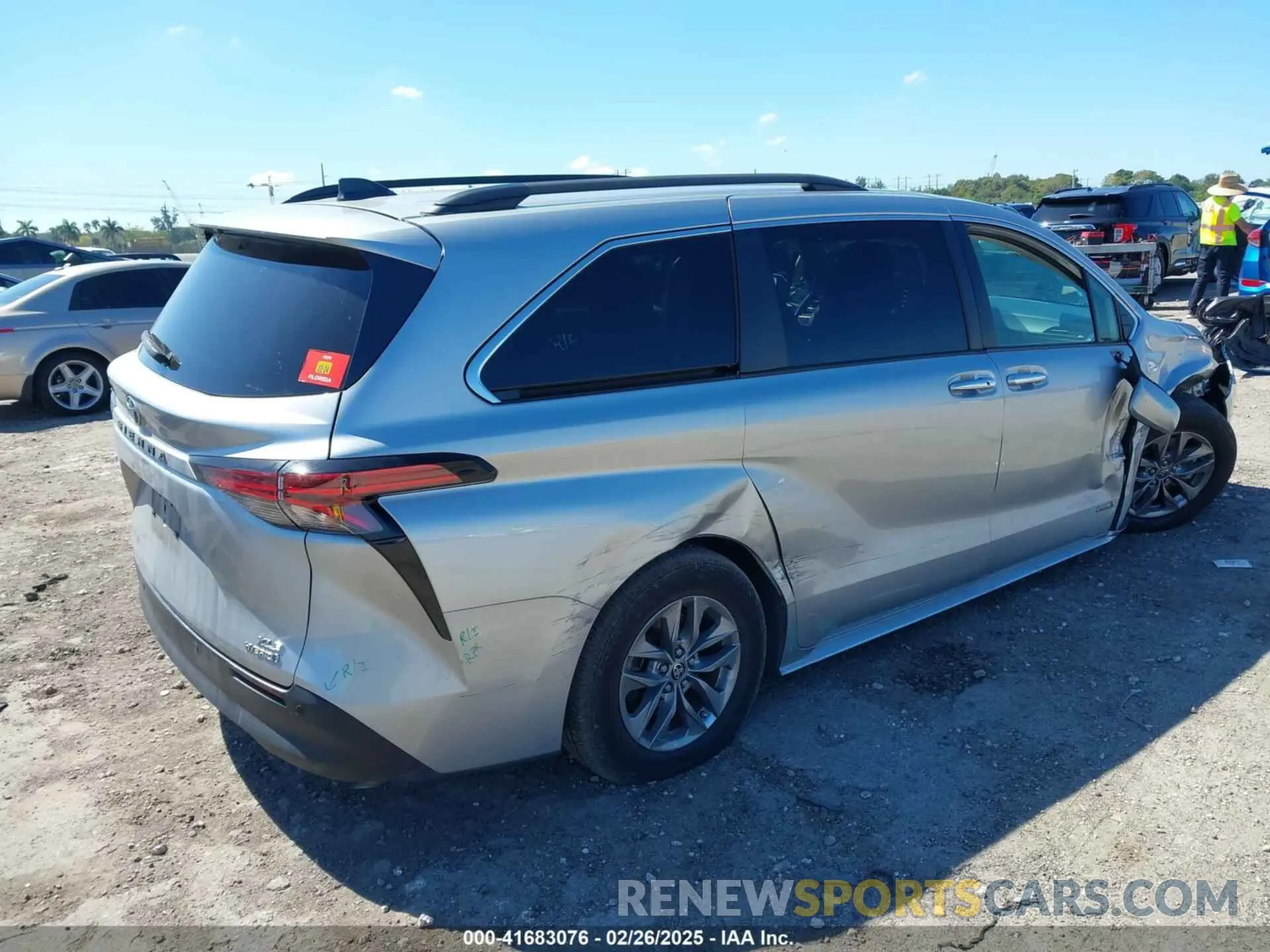 4 Photograph of a damaged car 5TDYRKEC3MS071400 TOYOTA SIENNA 2021