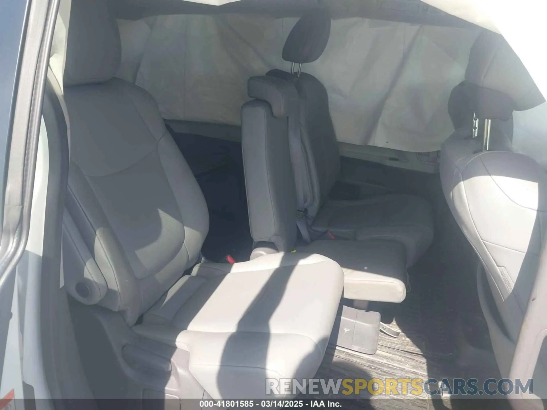 8 Photograph of a damaged car 5TDYRKEC4MS029723 TOYOTA SIENNA 2021