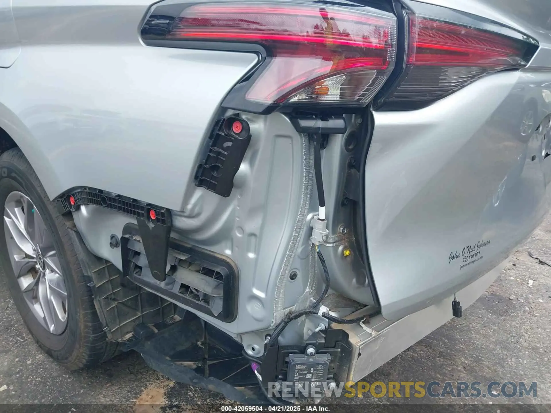 18 Photograph of a damaged car 5TDYRKEC4MS043539 TOYOTA SIENNA 2021