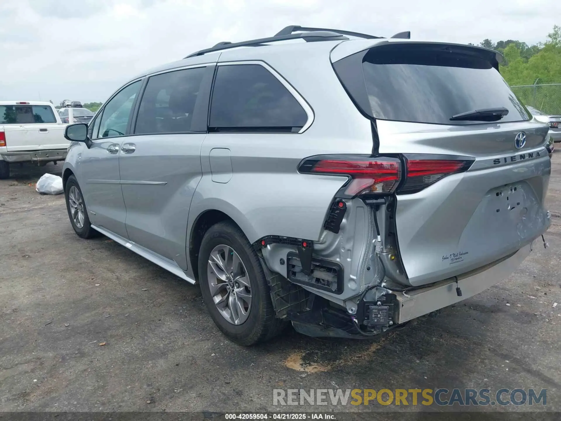 3 Photograph of a damaged car 5TDYRKEC4MS043539 TOYOTA SIENNA 2021