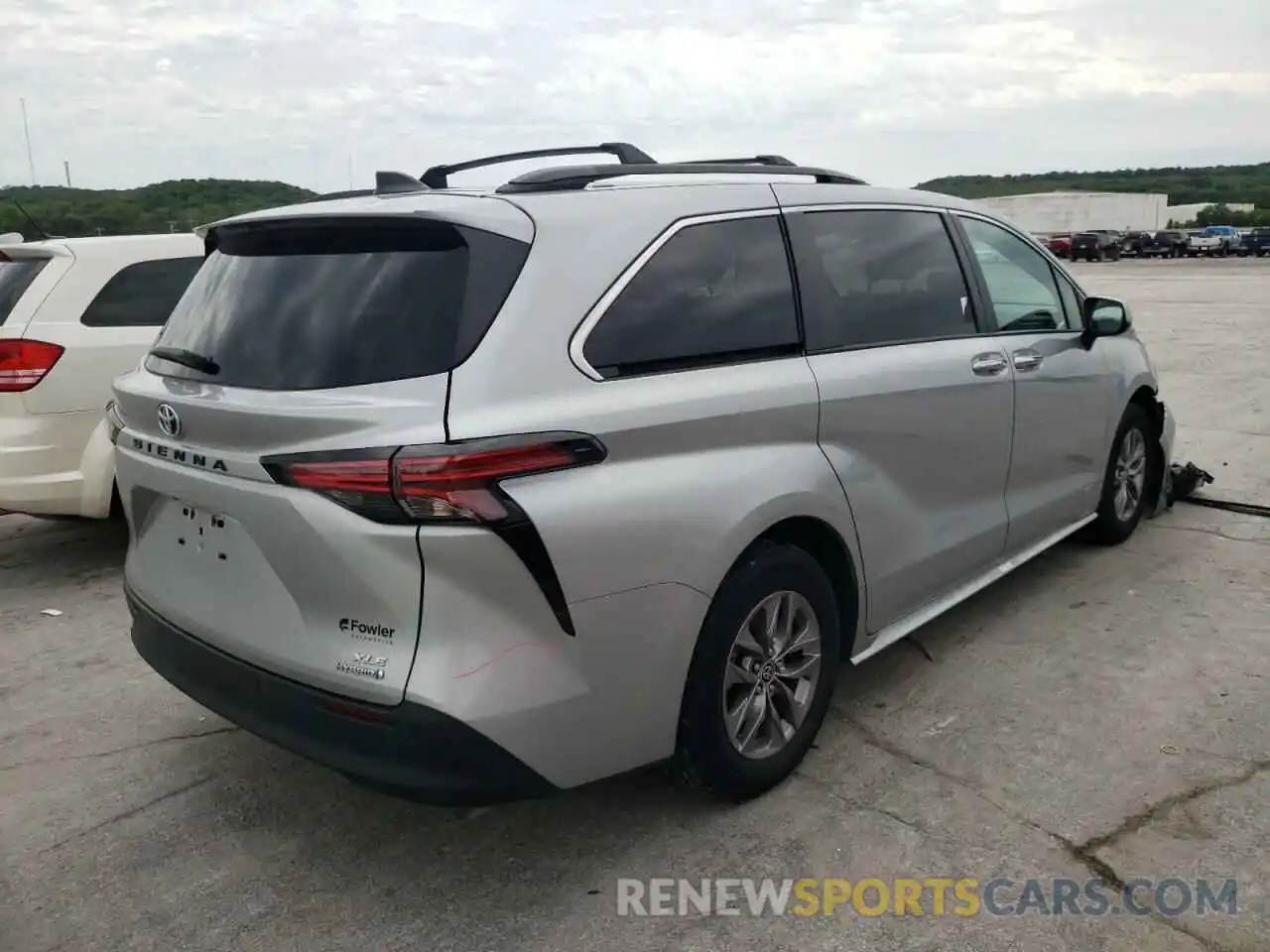 4 Photograph of a damaged car 5TDYRKEC5MS038639 TOYOTA SIENNA 2021