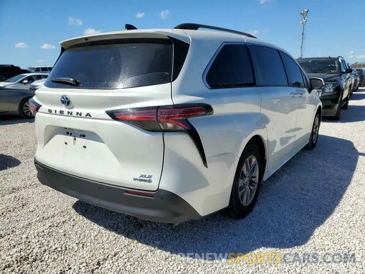 4 Photograph of a damaged car 5TDYRKEC5MS061774 TOYOTA SIENNA 2021