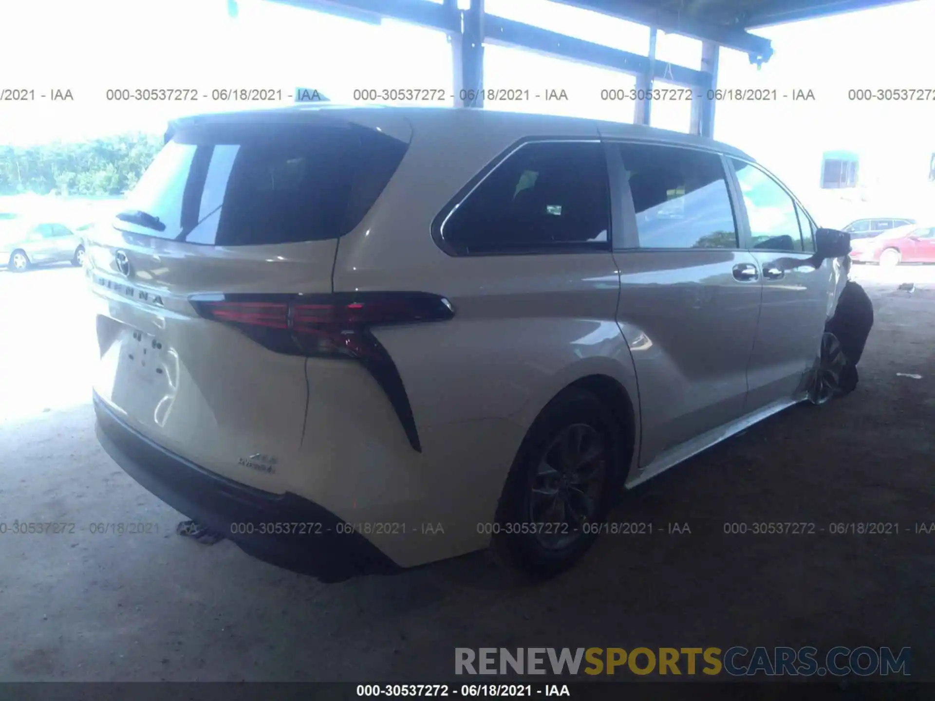 4 Photograph of a damaged car 5TDYRKEC6MS007321 TOYOTA SIENNA 2021