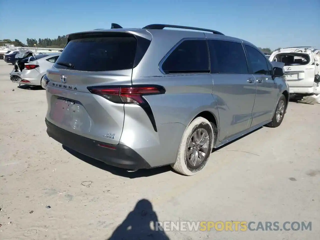 4 Photograph of a damaged car 5TDYRKEC6MS013040 TOYOTA SIENNA 2021