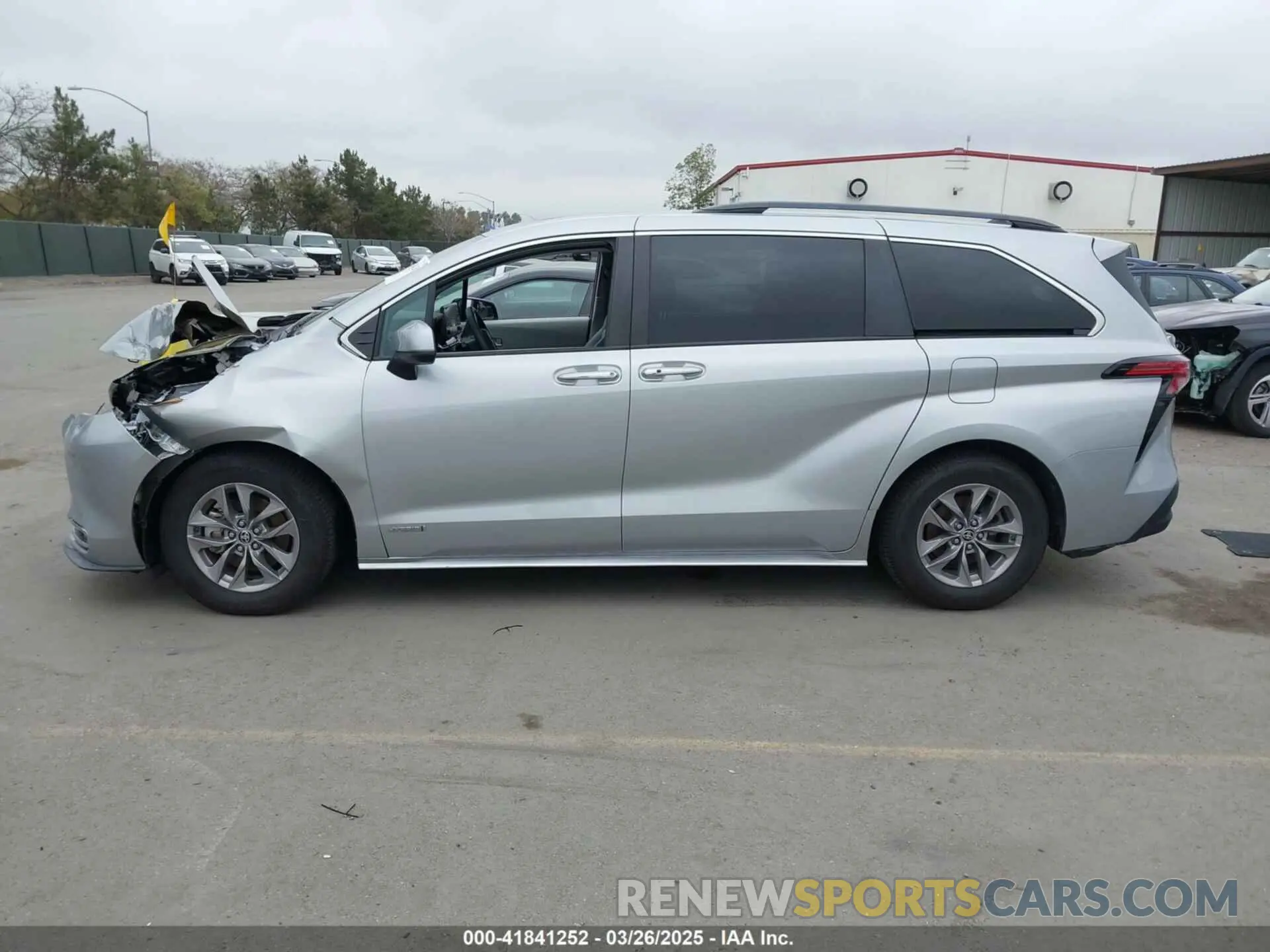 14 Photograph of a damaged car 5TDYRKEC6MS069690 TOYOTA SIENNA 2021