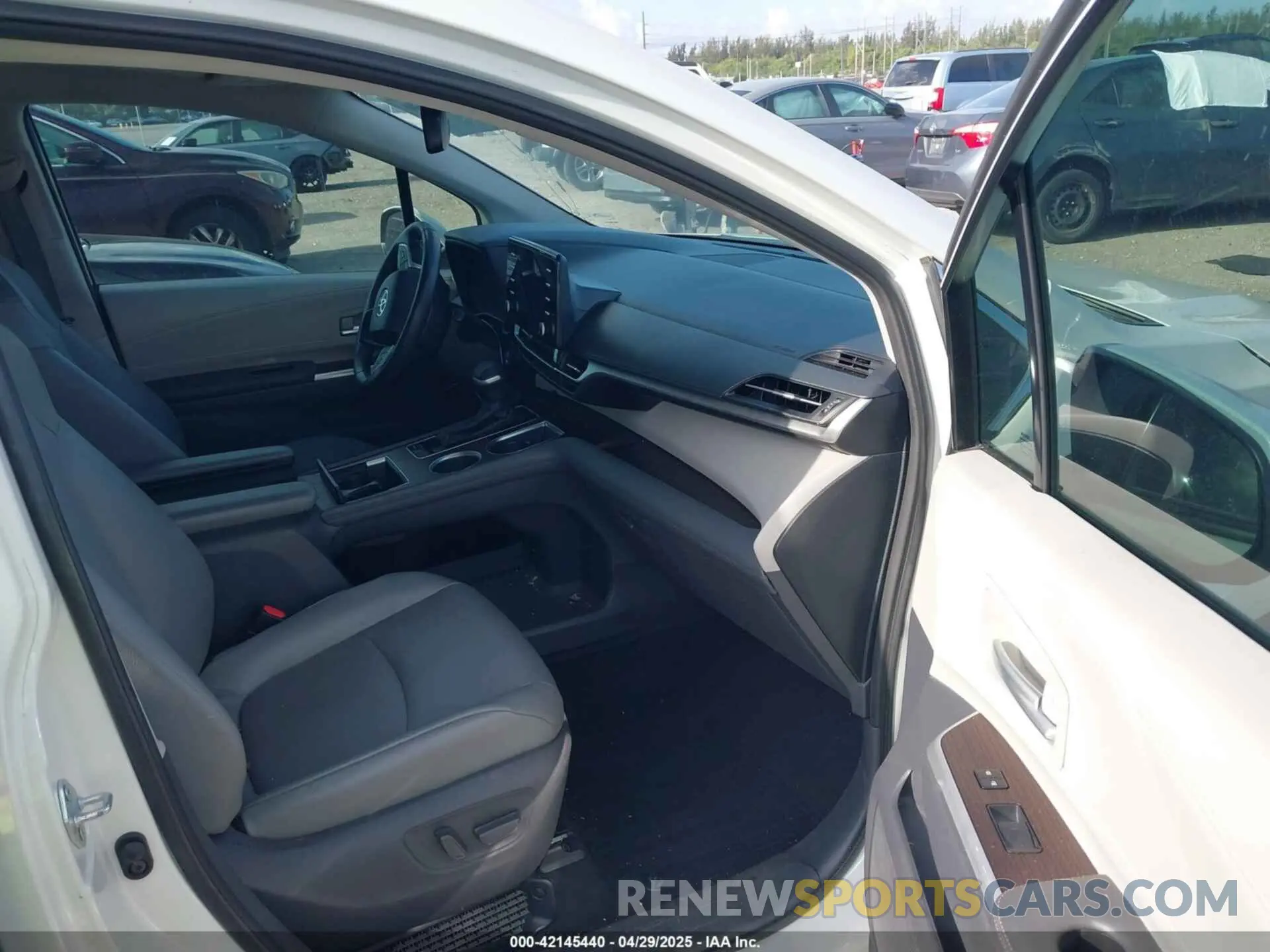 5 Photograph of a damaged car 5TDYRKEC7MS017968 TOYOTA SIENNA 2021