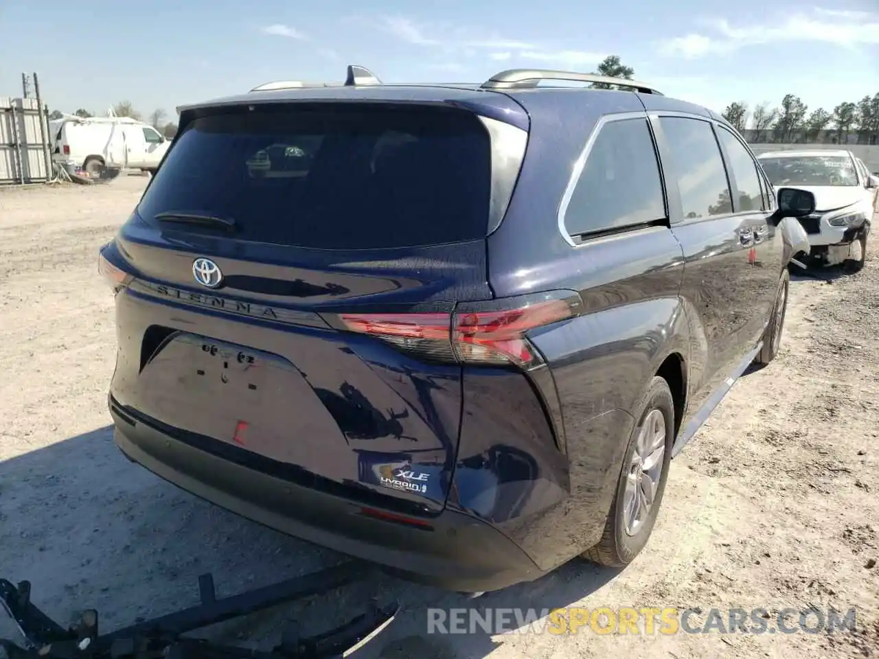 4 Photograph of a damaged car 5TDYRKEC8MS001343 TOYOTA SIENNA 2021