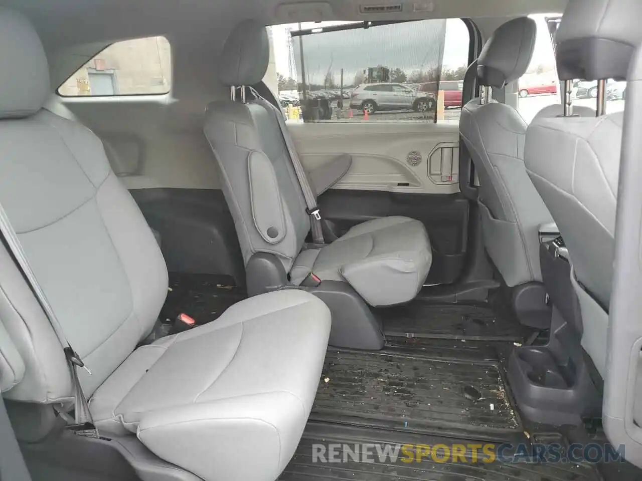 11 Photograph of a damaged car 5TDYRKEC8MS013069 TOYOTA SIENNA 2021