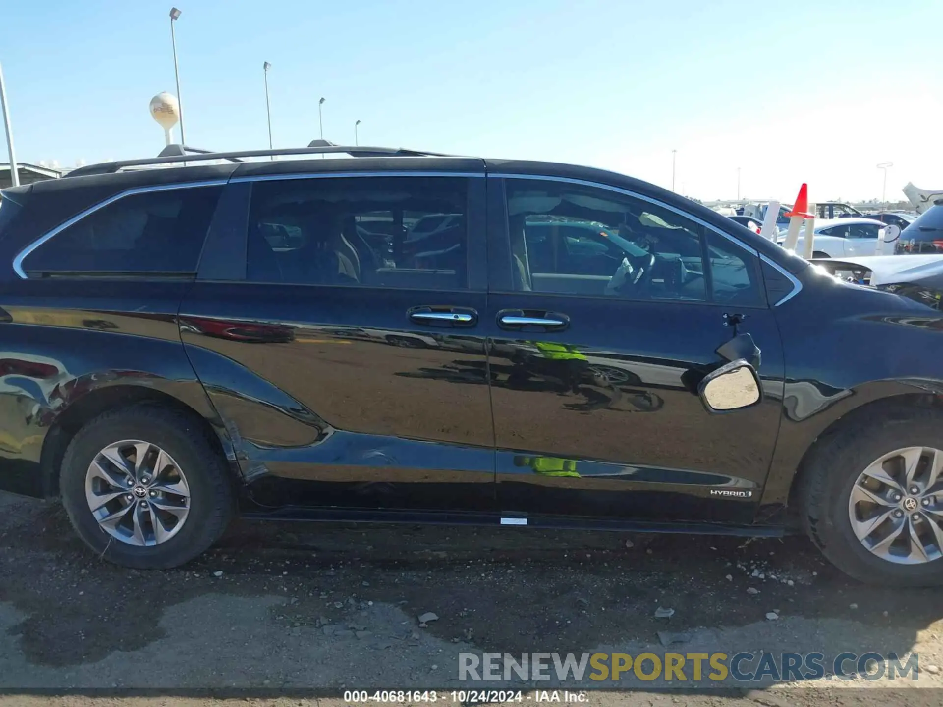 14 Photograph of a damaged car 5TDYRKEC8MS036982 TOYOTA SIENNA 2021