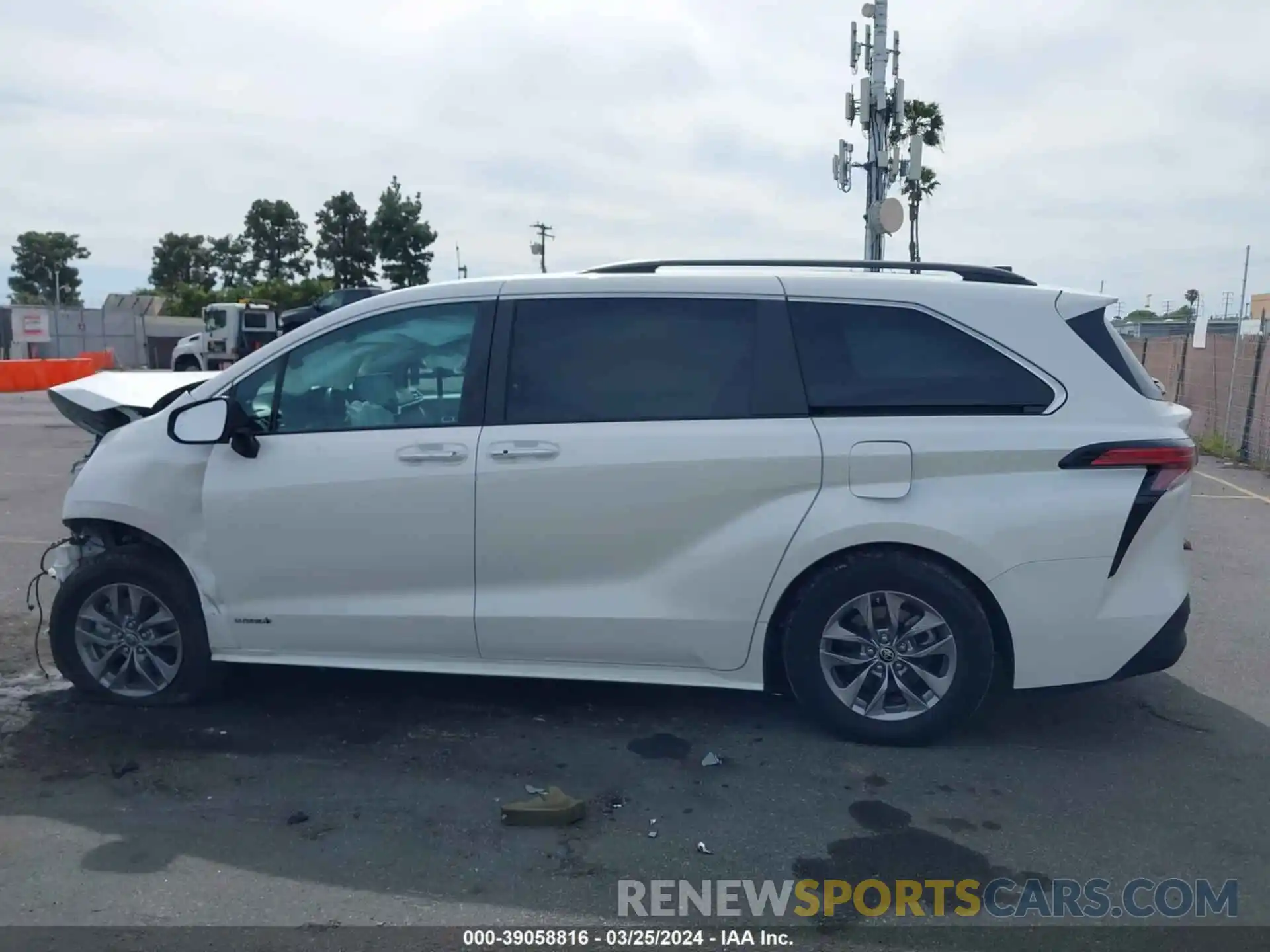 14 Photograph of a damaged car 5TDYRKEC9MS026185 TOYOTA SIENNA 2021