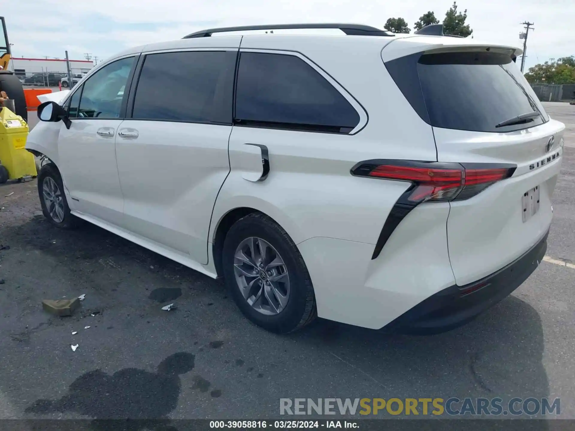 3 Photograph of a damaged car 5TDYRKEC9MS026185 TOYOTA SIENNA 2021