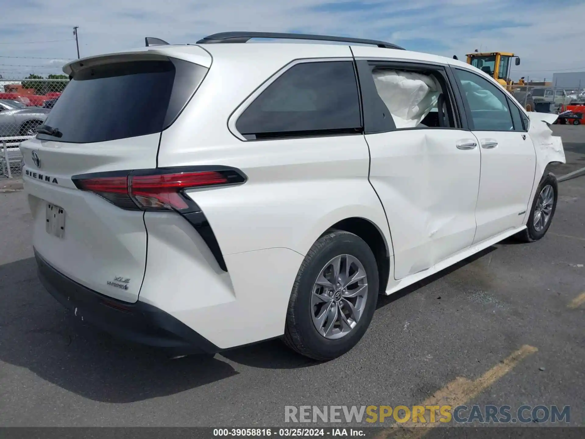 4 Photograph of a damaged car 5TDYRKEC9MS026185 TOYOTA SIENNA 2021