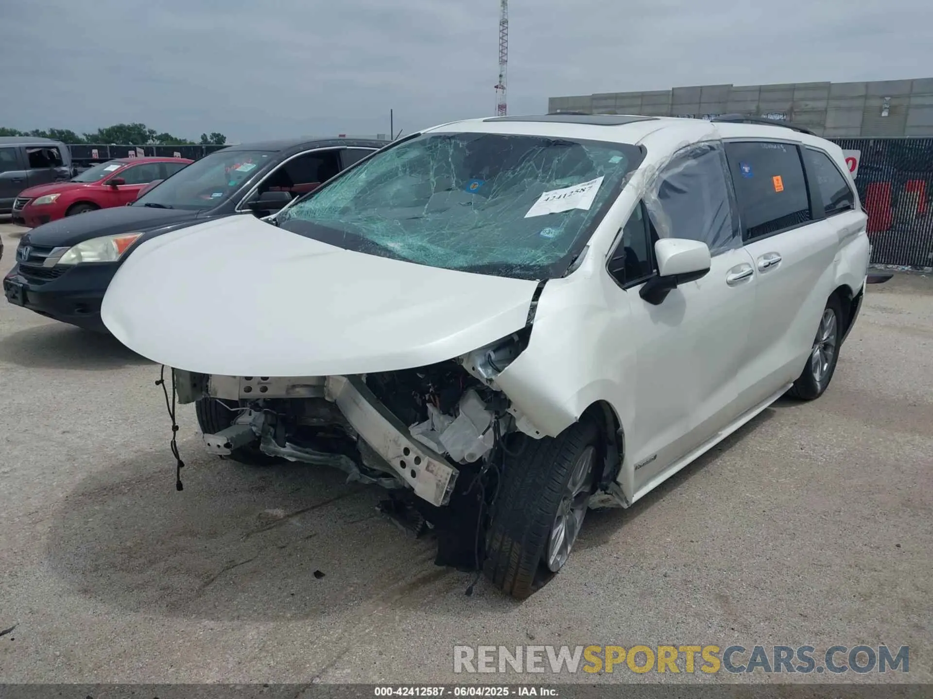 2 Photograph of a damaged car 5TDYRKEC9MS031404 TOYOTA SIENNA 2021