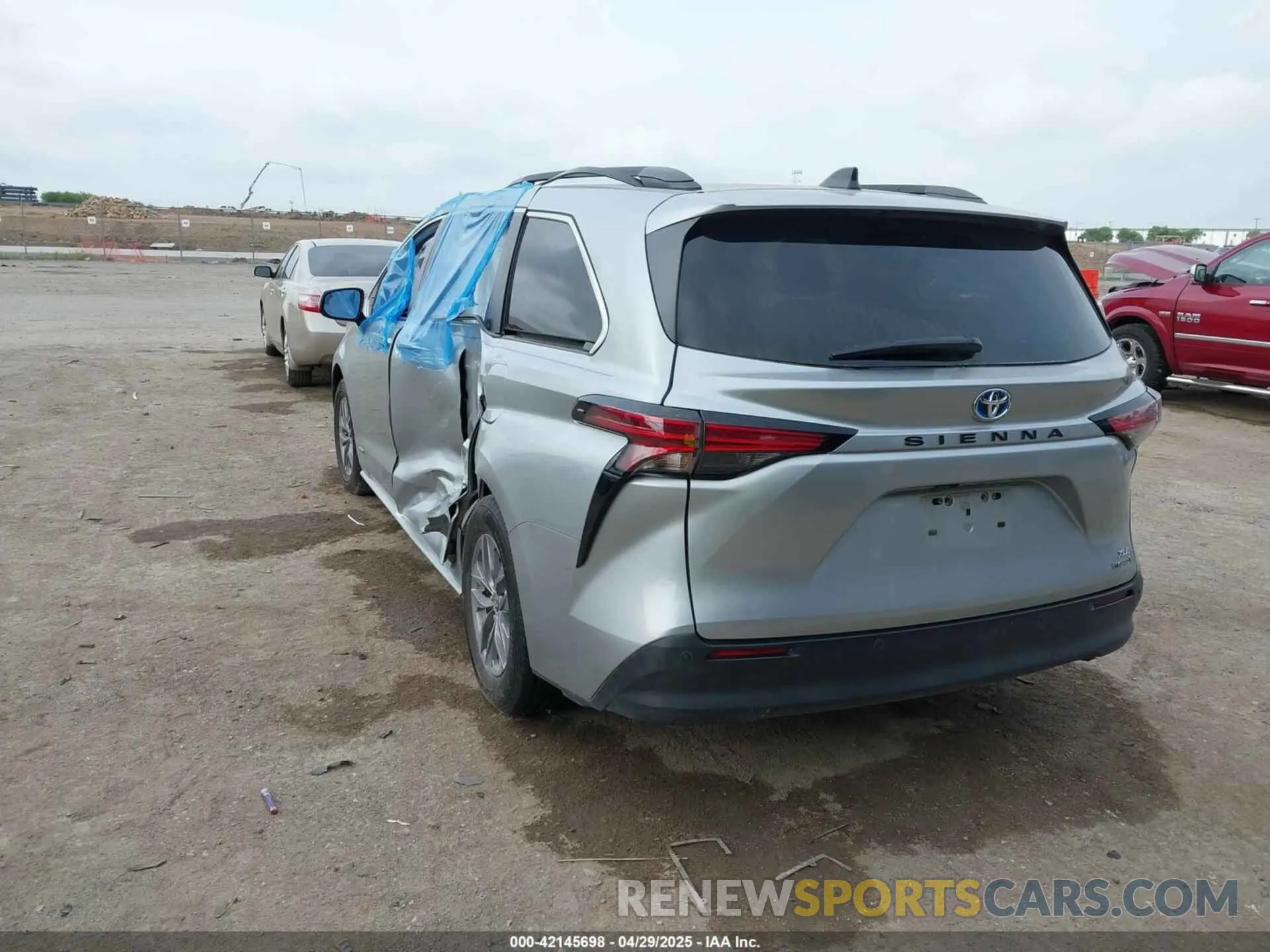3 Photograph of a damaged car 5TDYRKEC9MS041334 TOYOTA SIENNA 2021