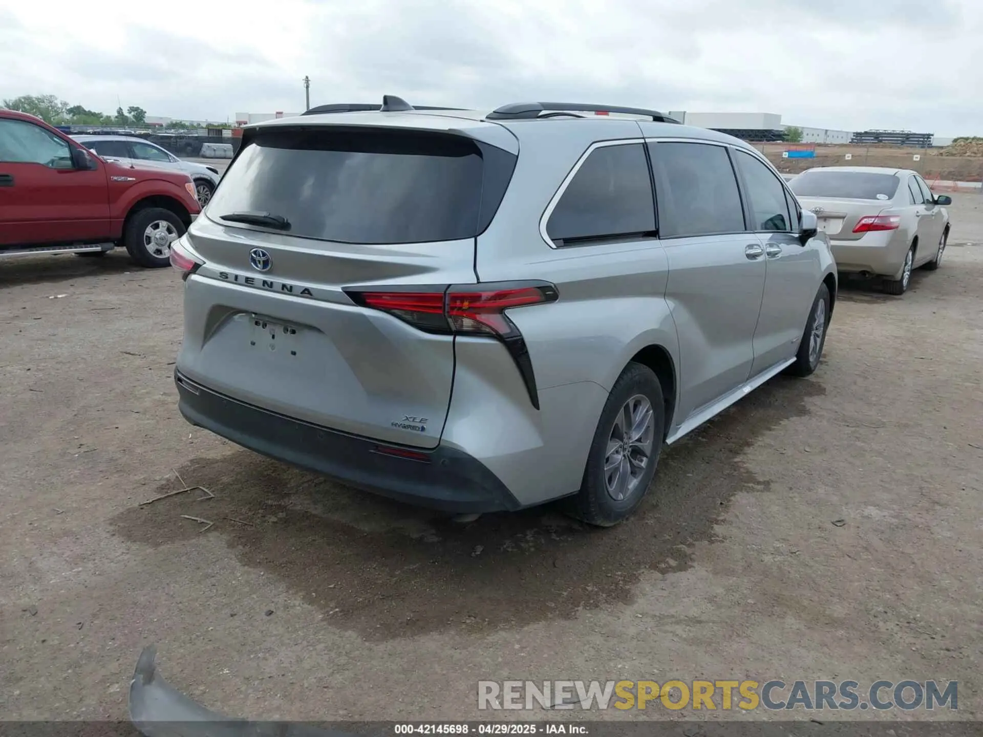 4 Photograph of a damaged car 5TDYRKEC9MS041334 TOYOTA SIENNA 2021