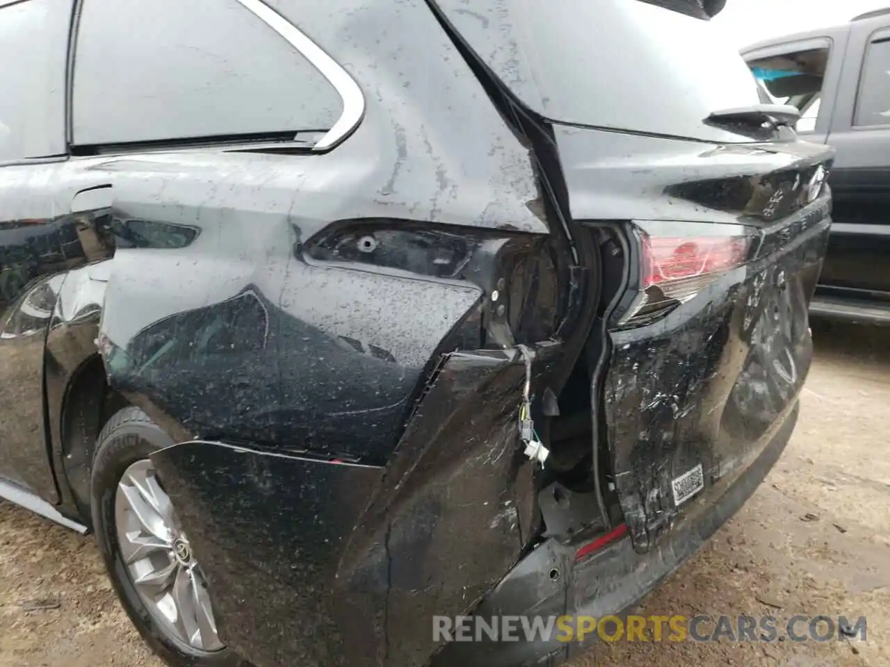 9 Photograph of a damaged car 5TDYRKECXMS063388 TOYOTA SIENNA 2021