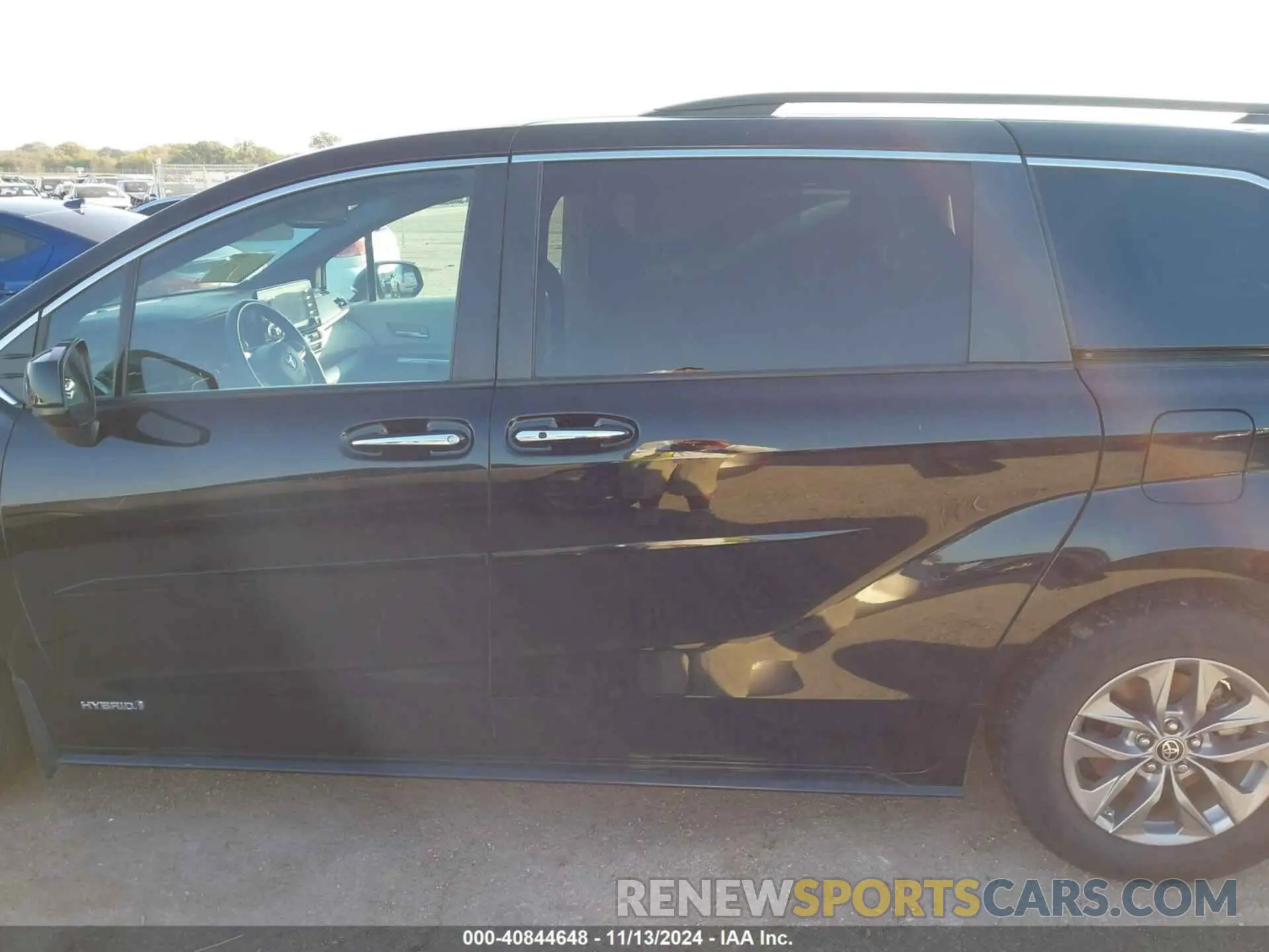 14 Photograph of a damaged car 5TDYRKECXMS068719 TOYOTA SIENNA 2021