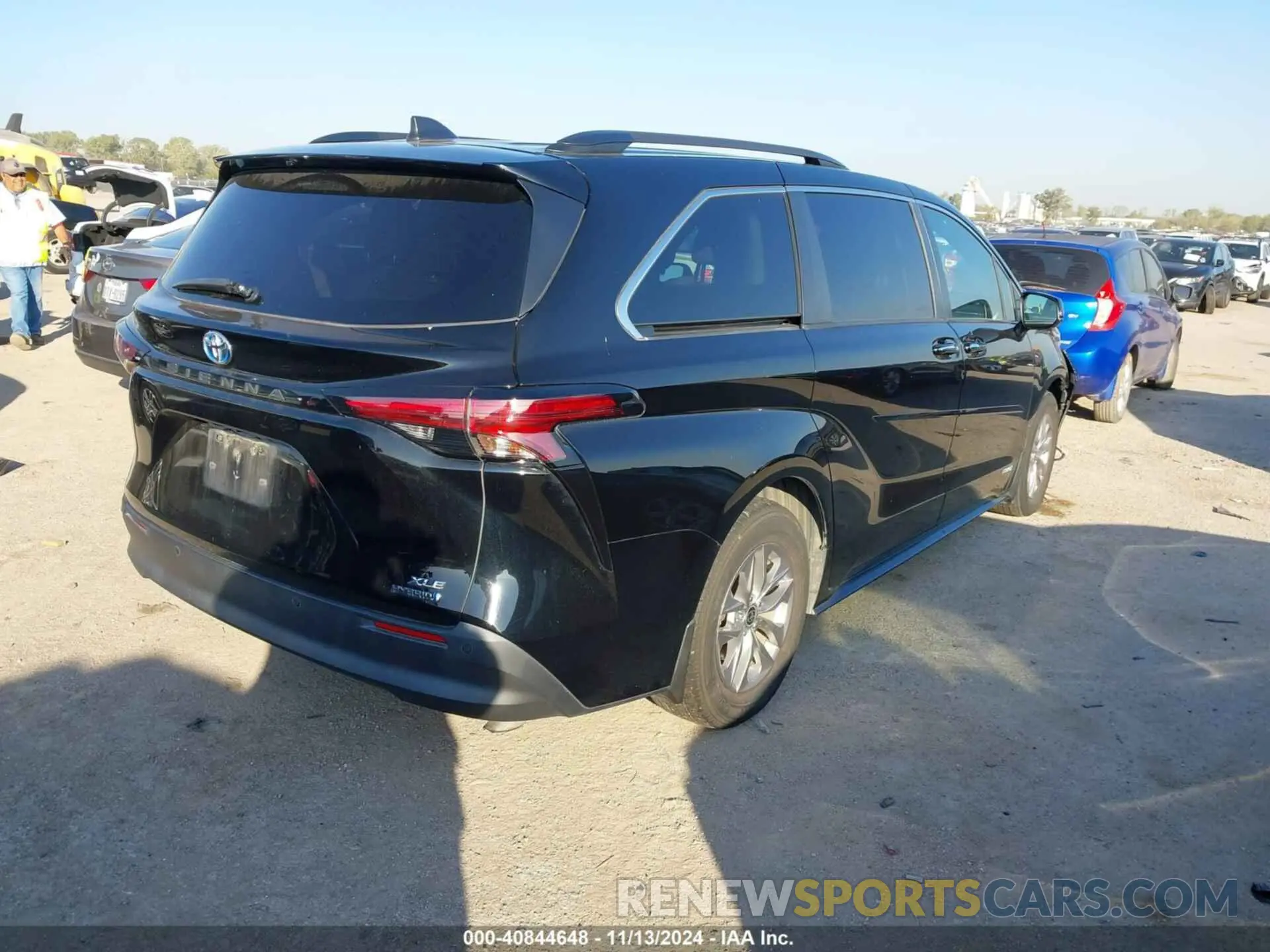 4 Photograph of a damaged car 5TDYRKECXMS068719 TOYOTA SIENNA 2021