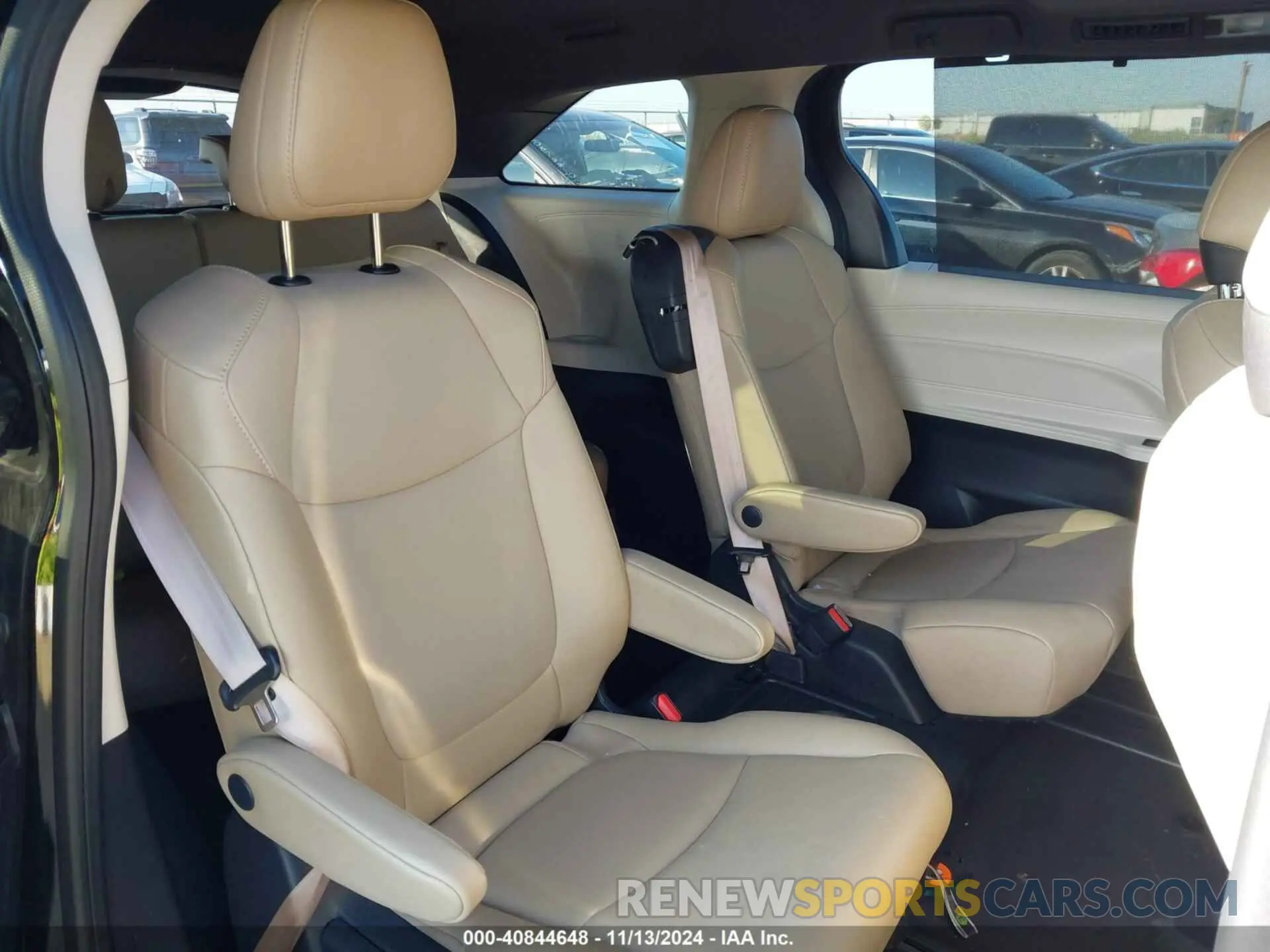 8 Photograph of a damaged car 5TDYRKECXMS068719 TOYOTA SIENNA 2021