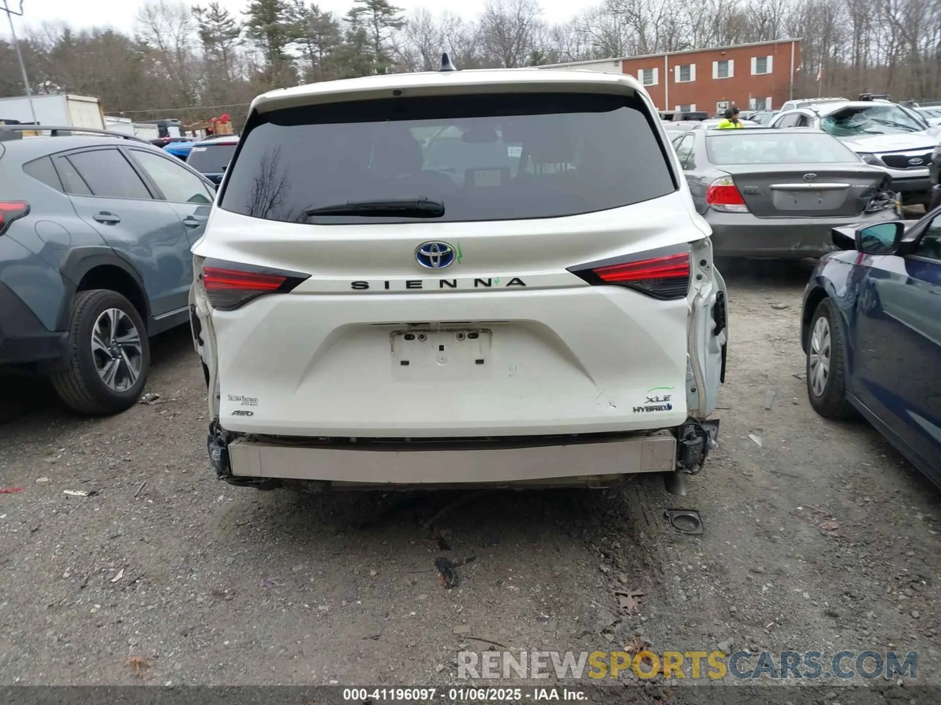 17 Photograph of a damaged car 5TDYSKFC5MS007183 TOYOTA SIENNA 2021