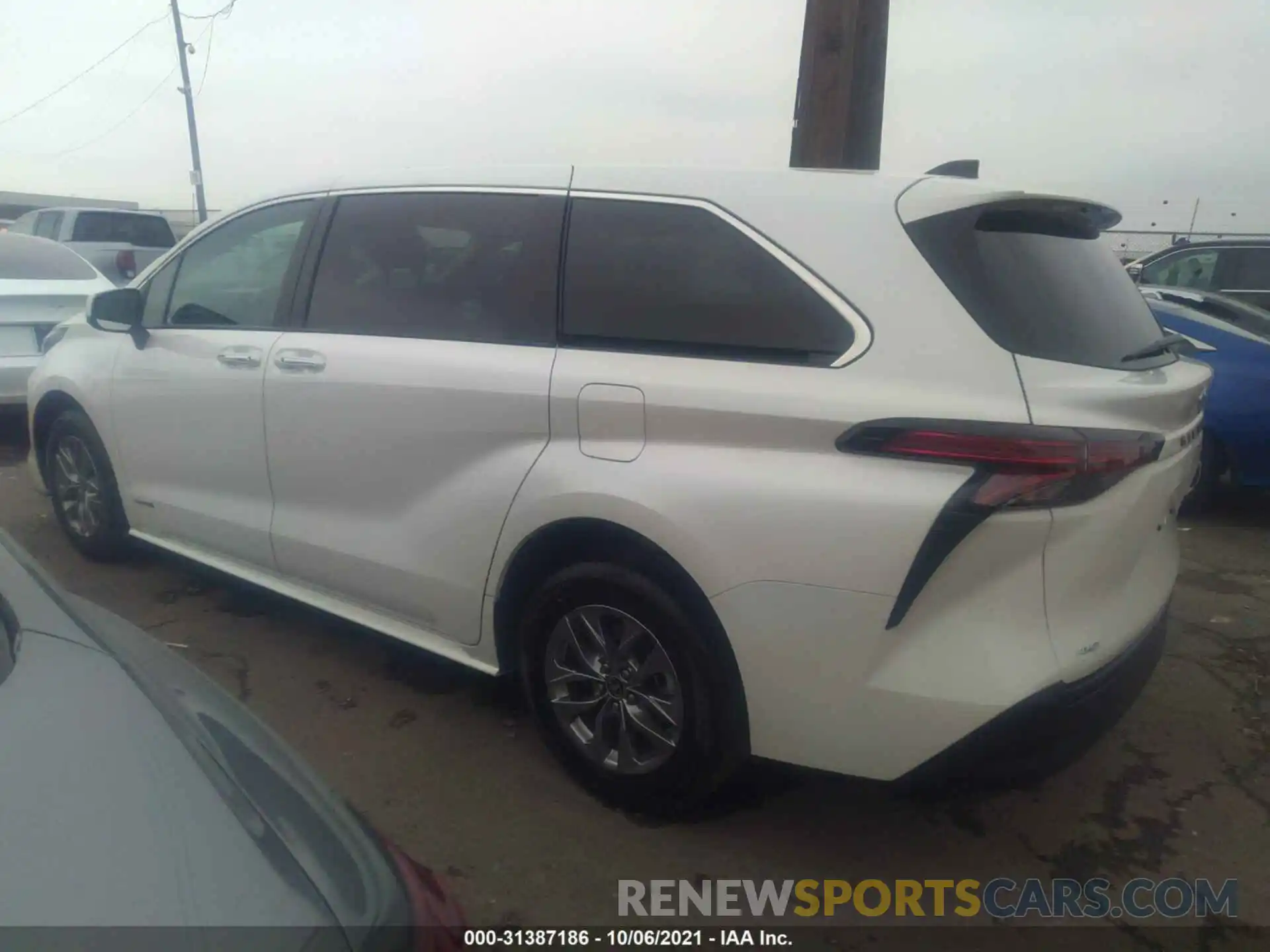 3 Photograph of a damaged car 5TDYSKFC5MS012917 TOYOTA SIENNA 2021