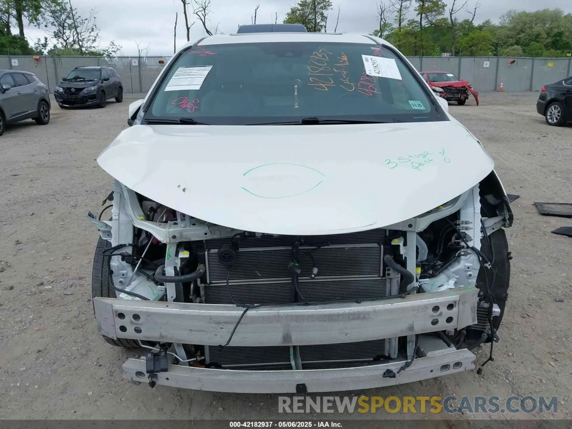 13 Photograph of a damaged car 5TDYSKFC6MS002087 TOYOTA SIENNA 2021