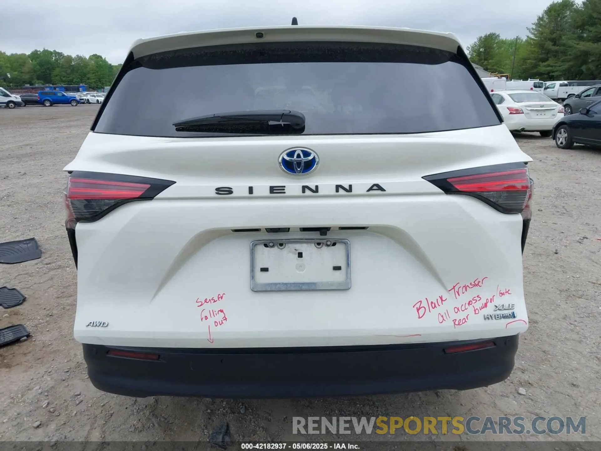 17 Photograph of a damaged car 5TDYSKFC6MS002087 TOYOTA SIENNA 2021