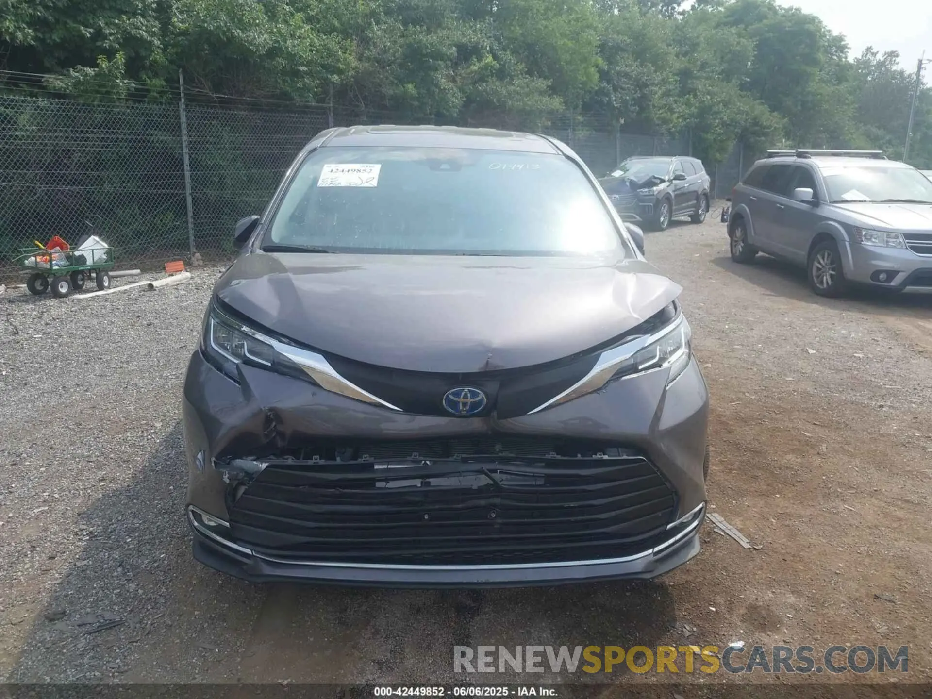 12 Photograph of a damaged car 5TDYSKFC9MS014413 TOYOTA SIENNA 2021