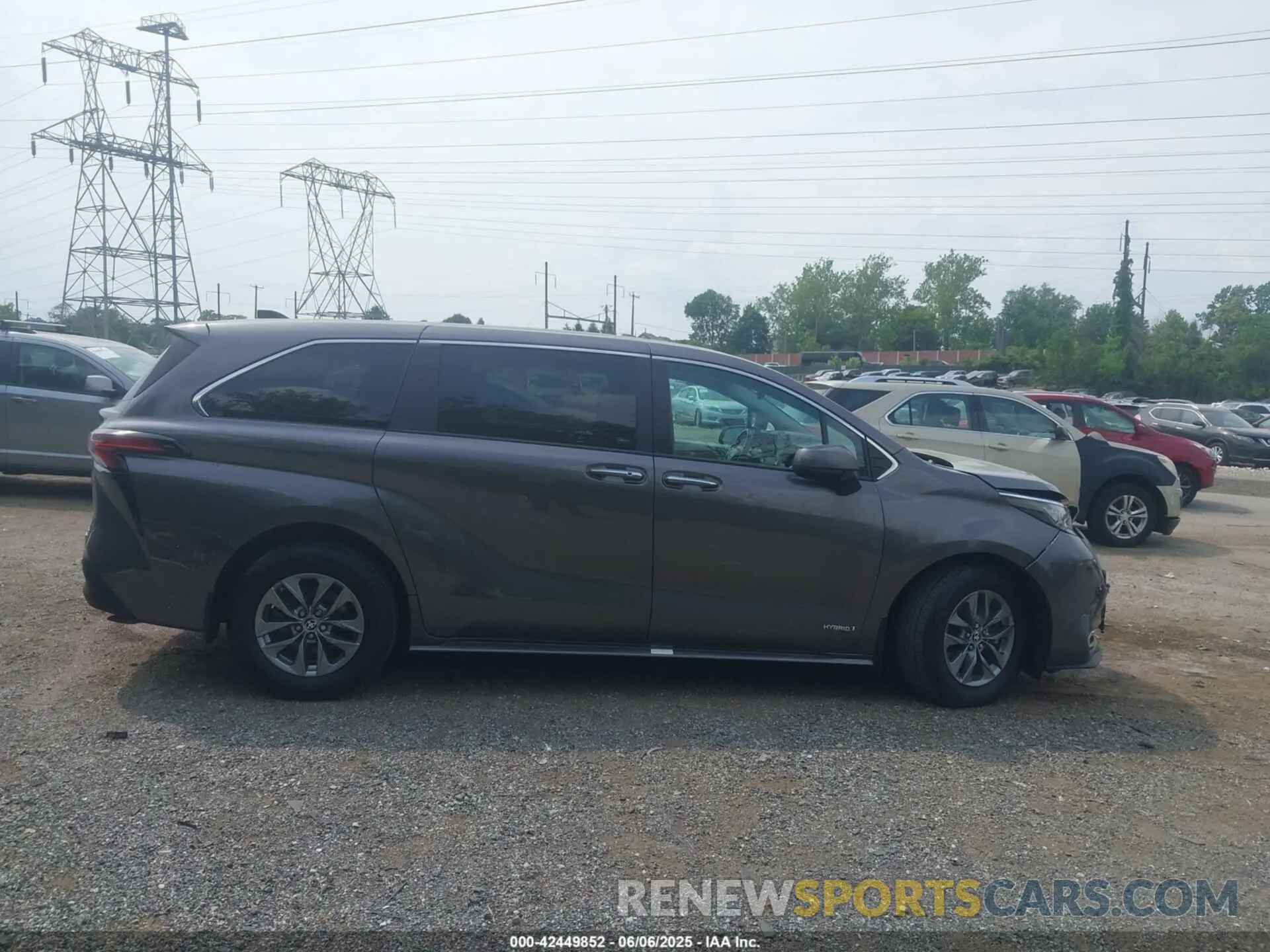 13 Photograph of a damaged car 5TDYSKFC9MS014413 TOYOTA SIENNA 2021