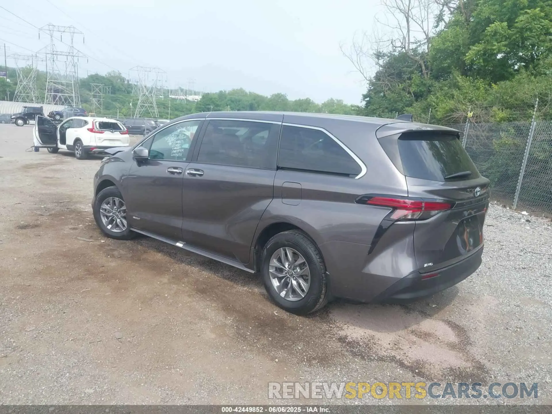 3 Photograph of a damaged car 5TDYSKFC9MS014413 TOYOTA SIENNA 2021