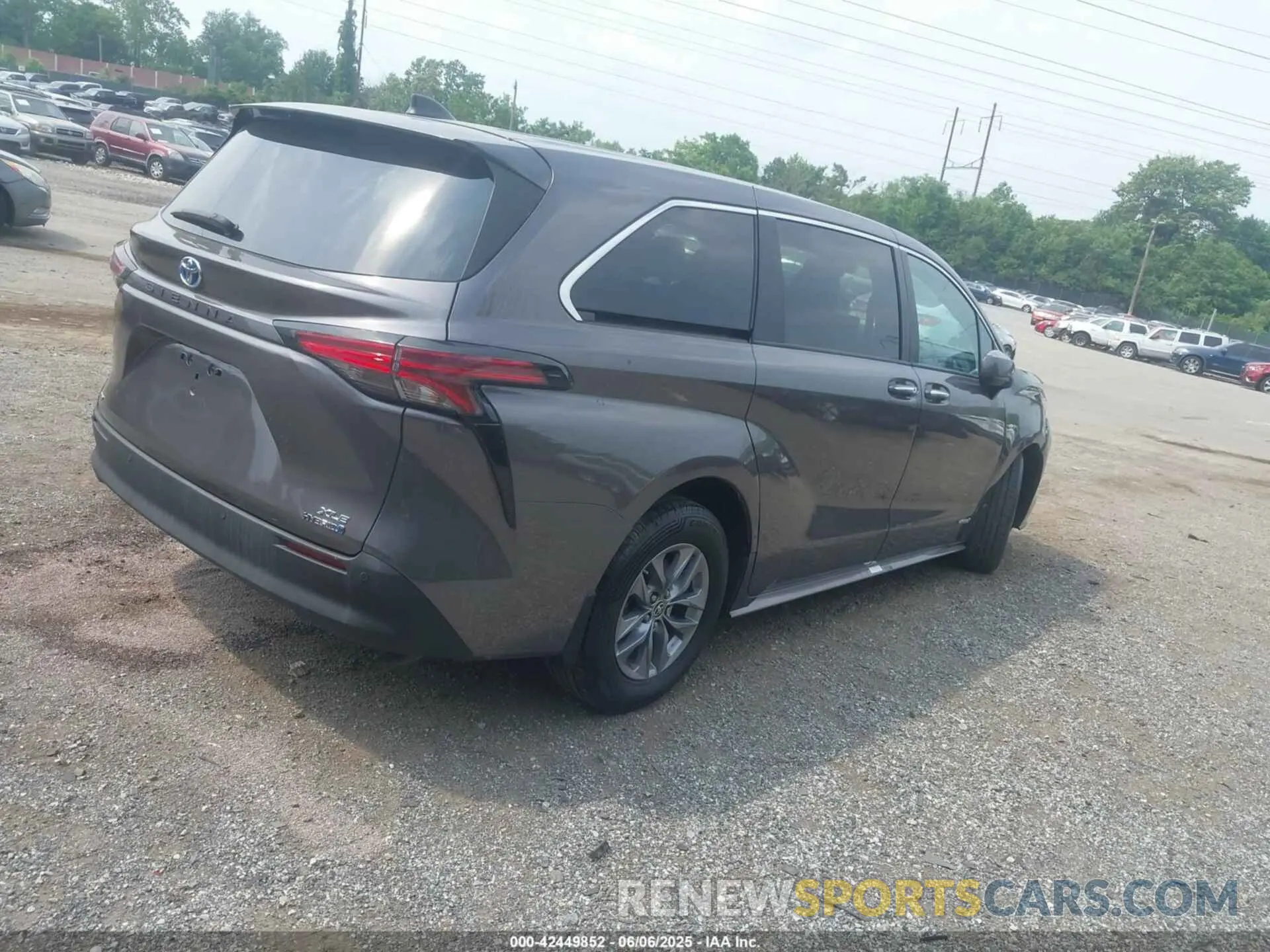 4 Photograph of a damaged car 5TDYSKFC9MS014413 TOYOTA SIENNA 2021