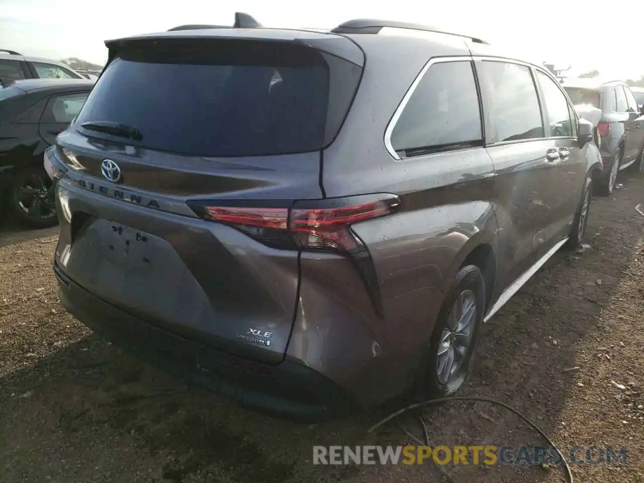 4 Photograph of a damaged car 5TDYSKFCXMS036551 TOYOTA SIENNA 2021