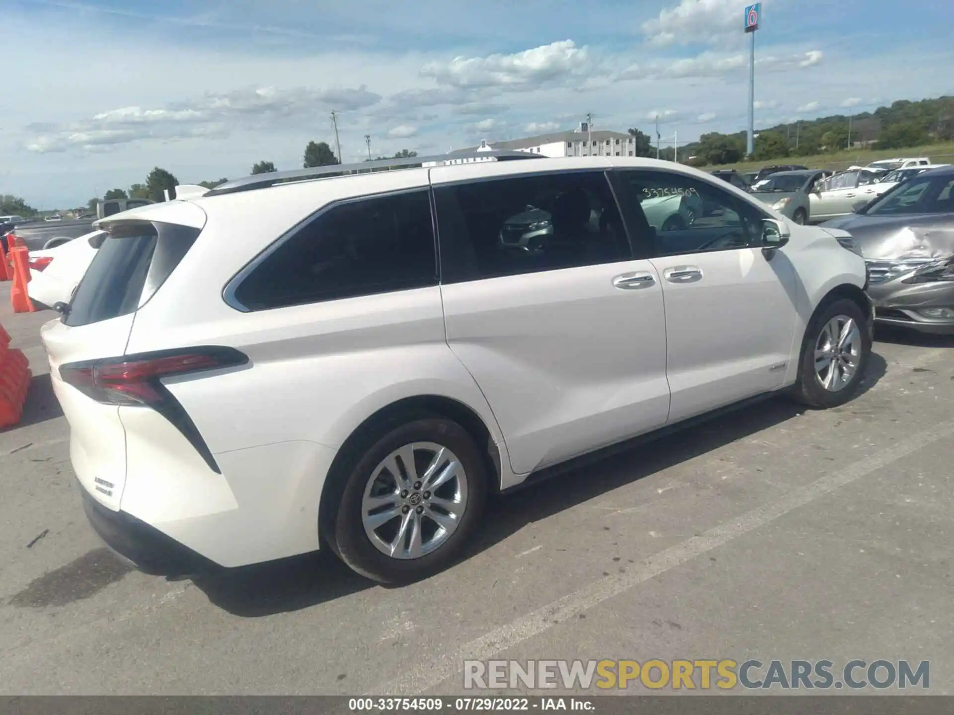 4 Photograph of a damaged car 5TDZRKEC0MS009716 TOYOTA SIENNA 2021