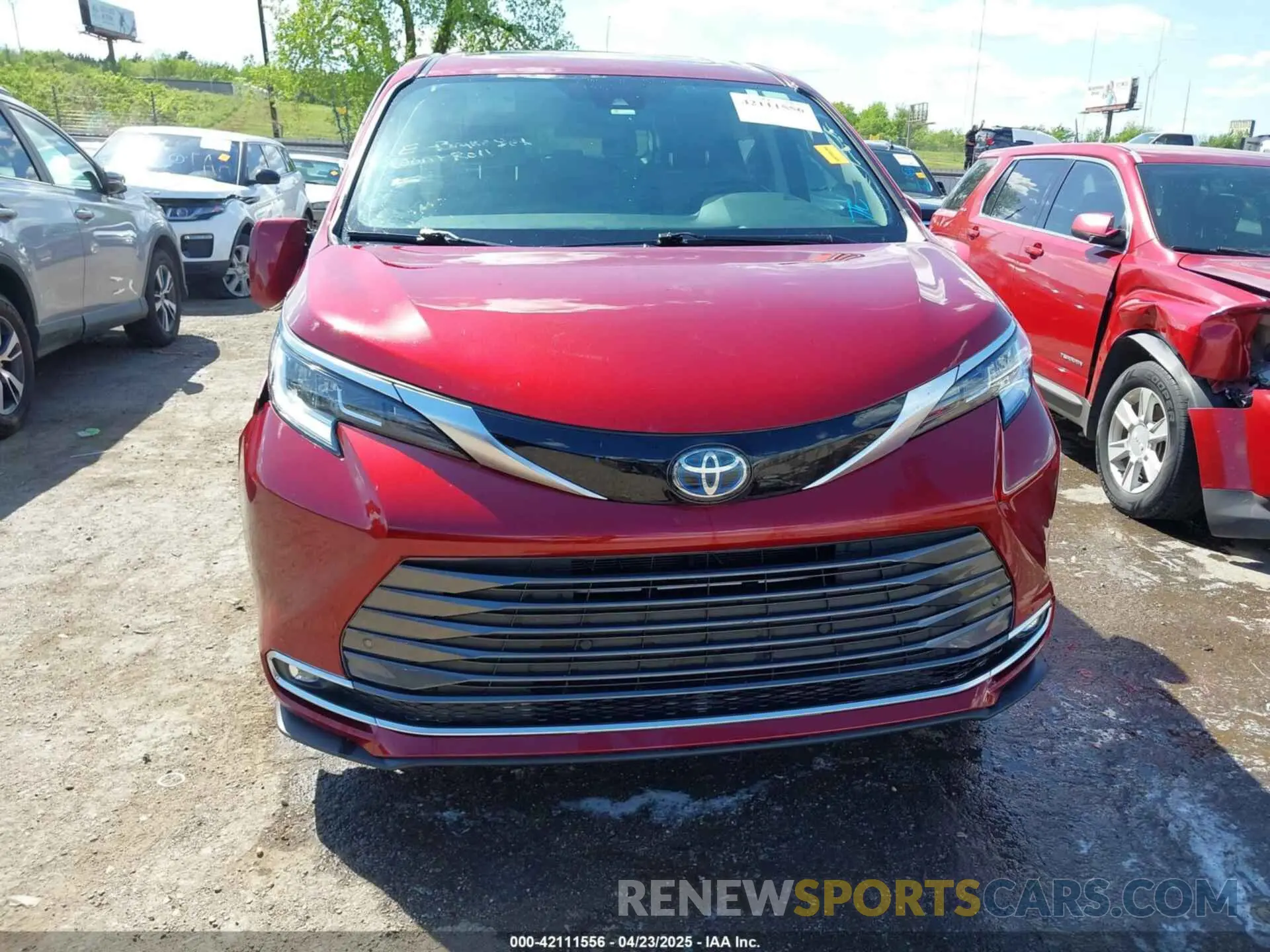 12 Photograph of a damaged car 5TDZRKEC0MS038956 TOYOTA SIENNA 2021