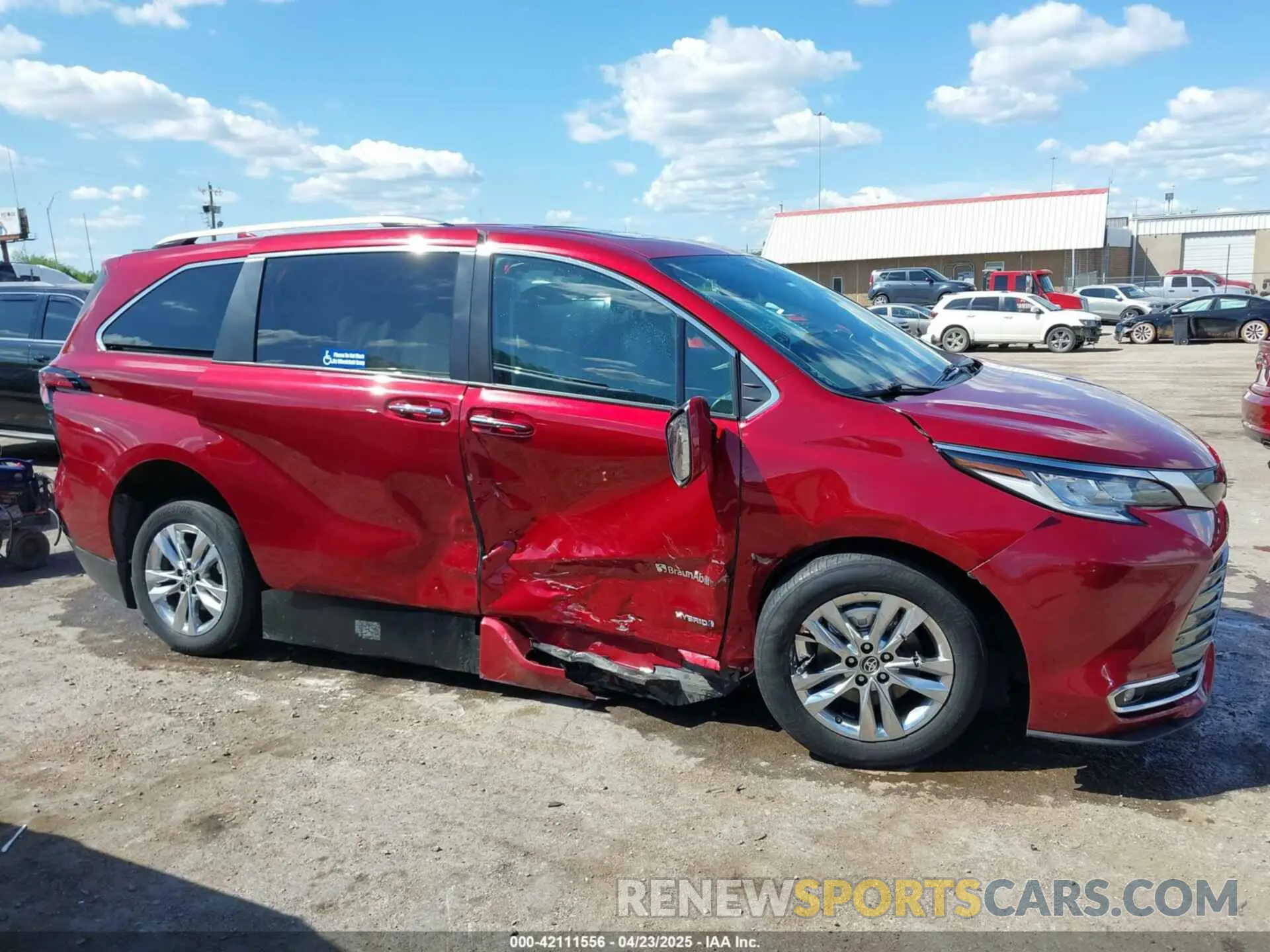 13 Photograph of a damaged car 5TDZRKEC0MS038956 TOYOTA SIENNA 2021
