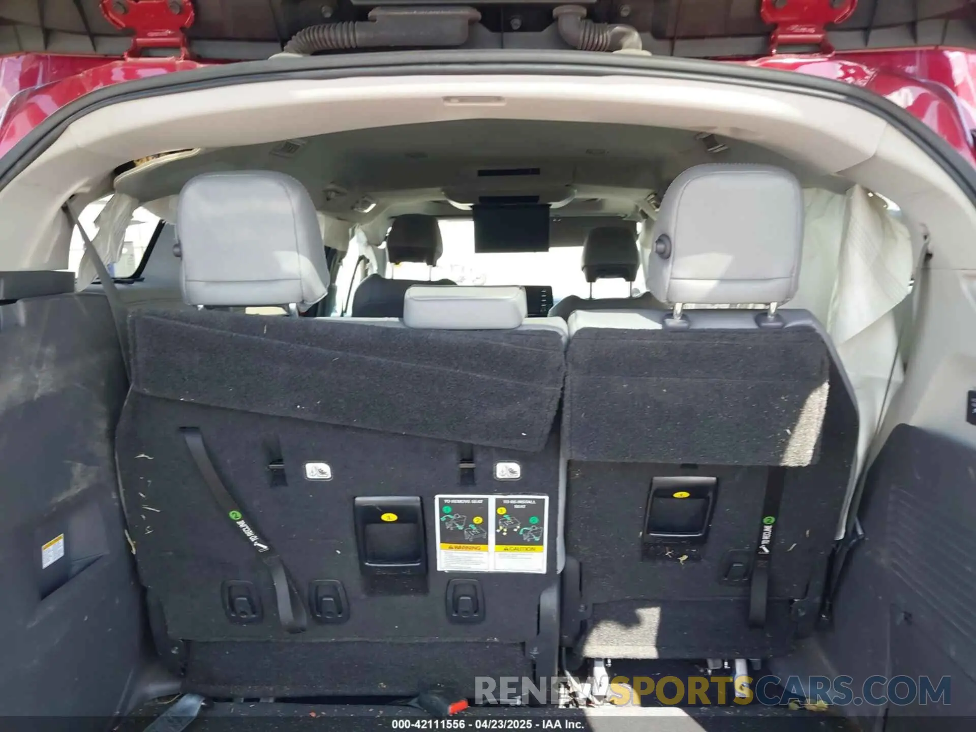 19 Photograph of a damaged car 5TDZRKEC0MS038956 TOYOTA SIENNA 2021