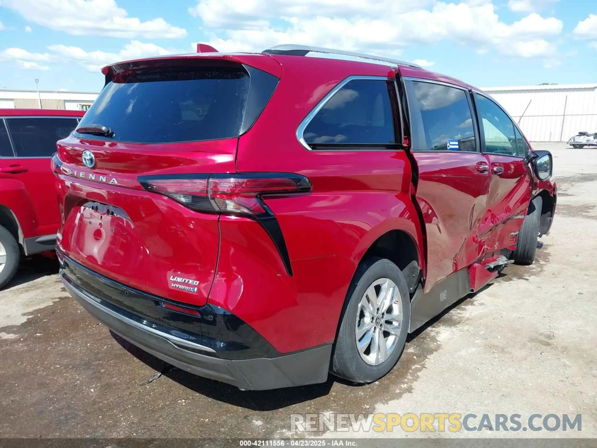 4 Photograph of a damaged car 5TDZRKEC0MS038956 TOYOTA SIENNA 2021