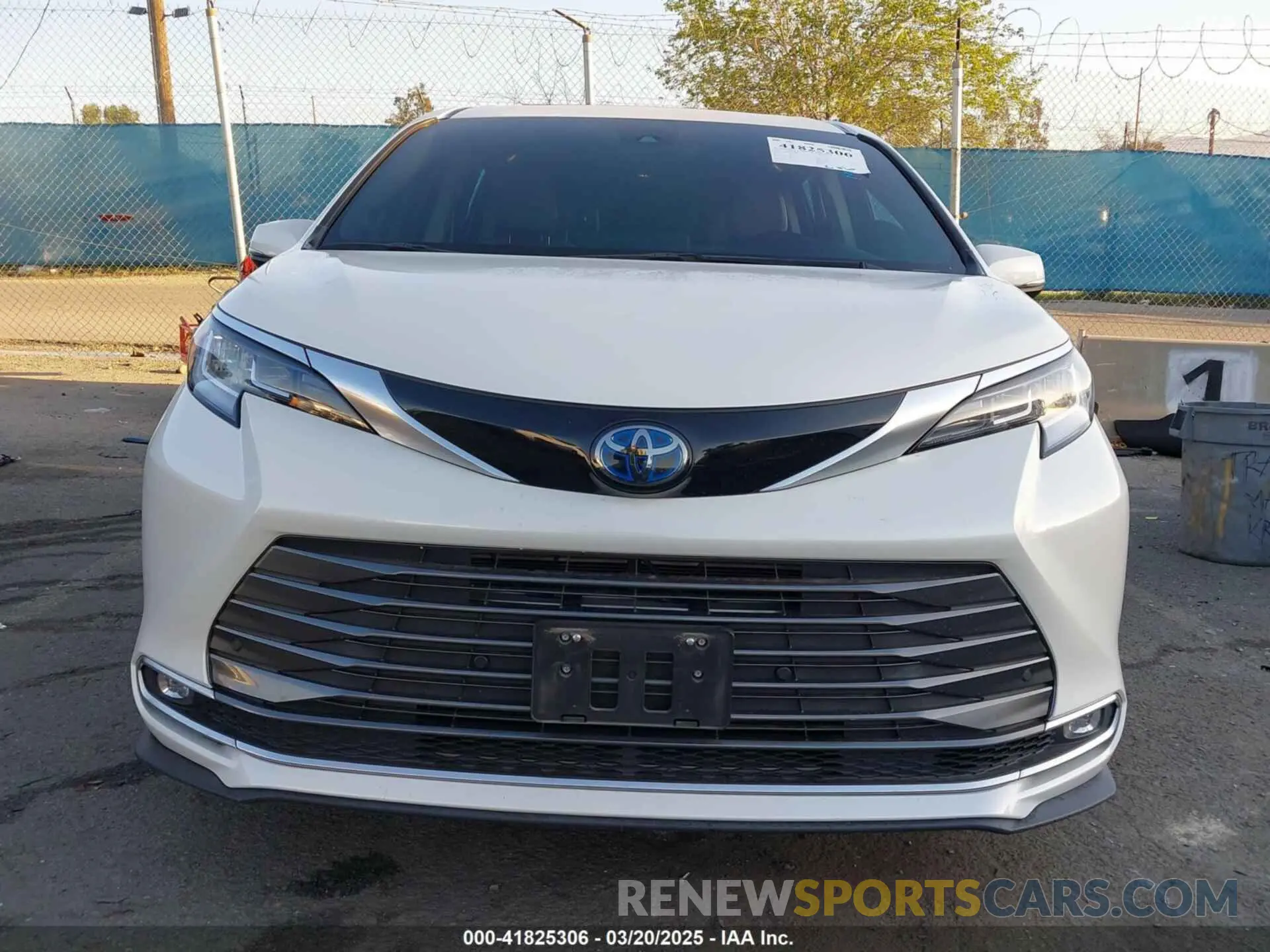 12 Photograph of a damaged car 5TDZRKEC1MS025276 TOYOTA SIENNA 2021